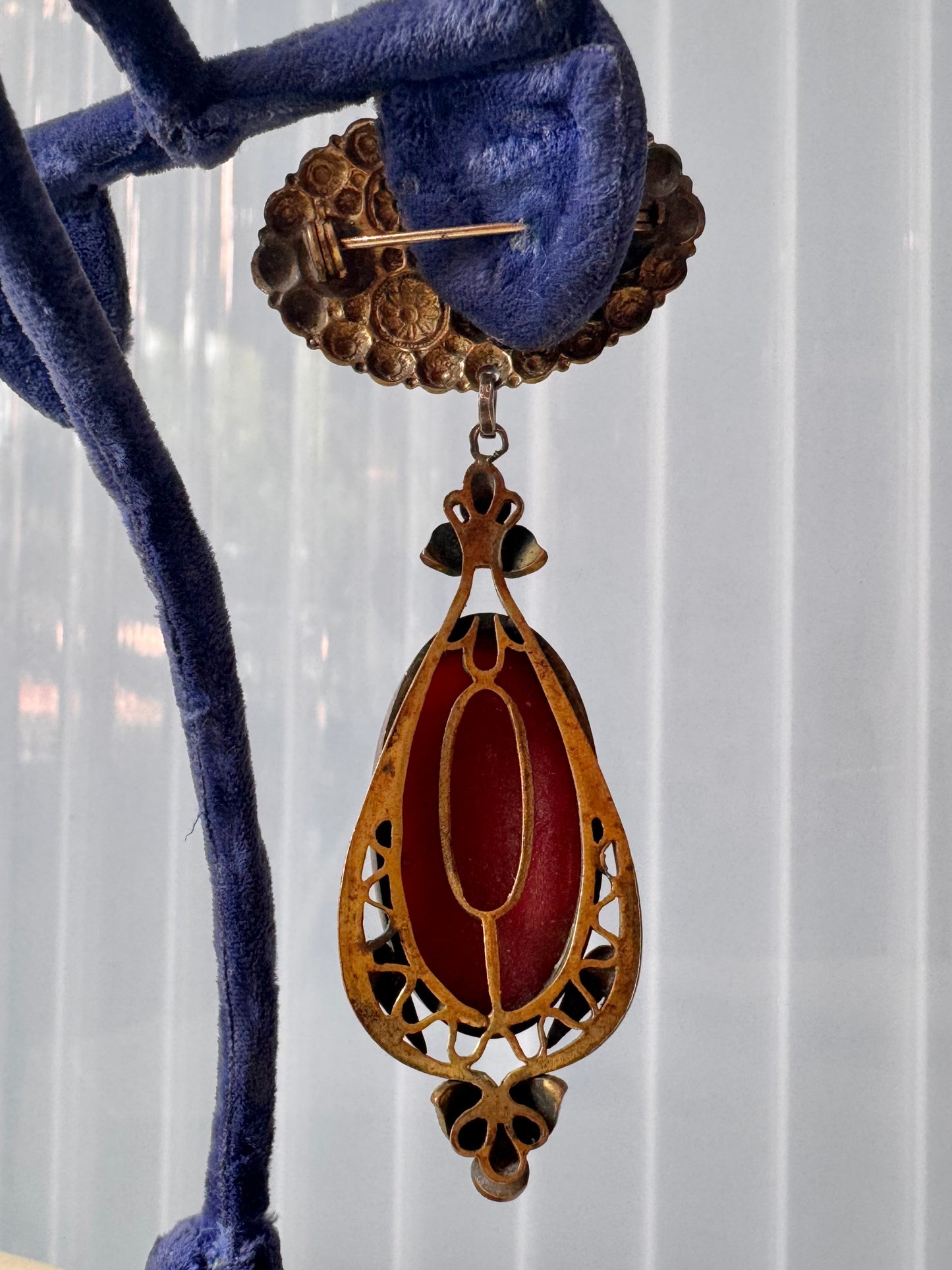 1920s Art Nouveau Maroon Floral Brooch