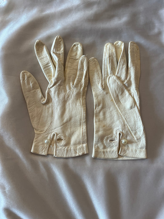 White Leather Gloves W/ Pearl