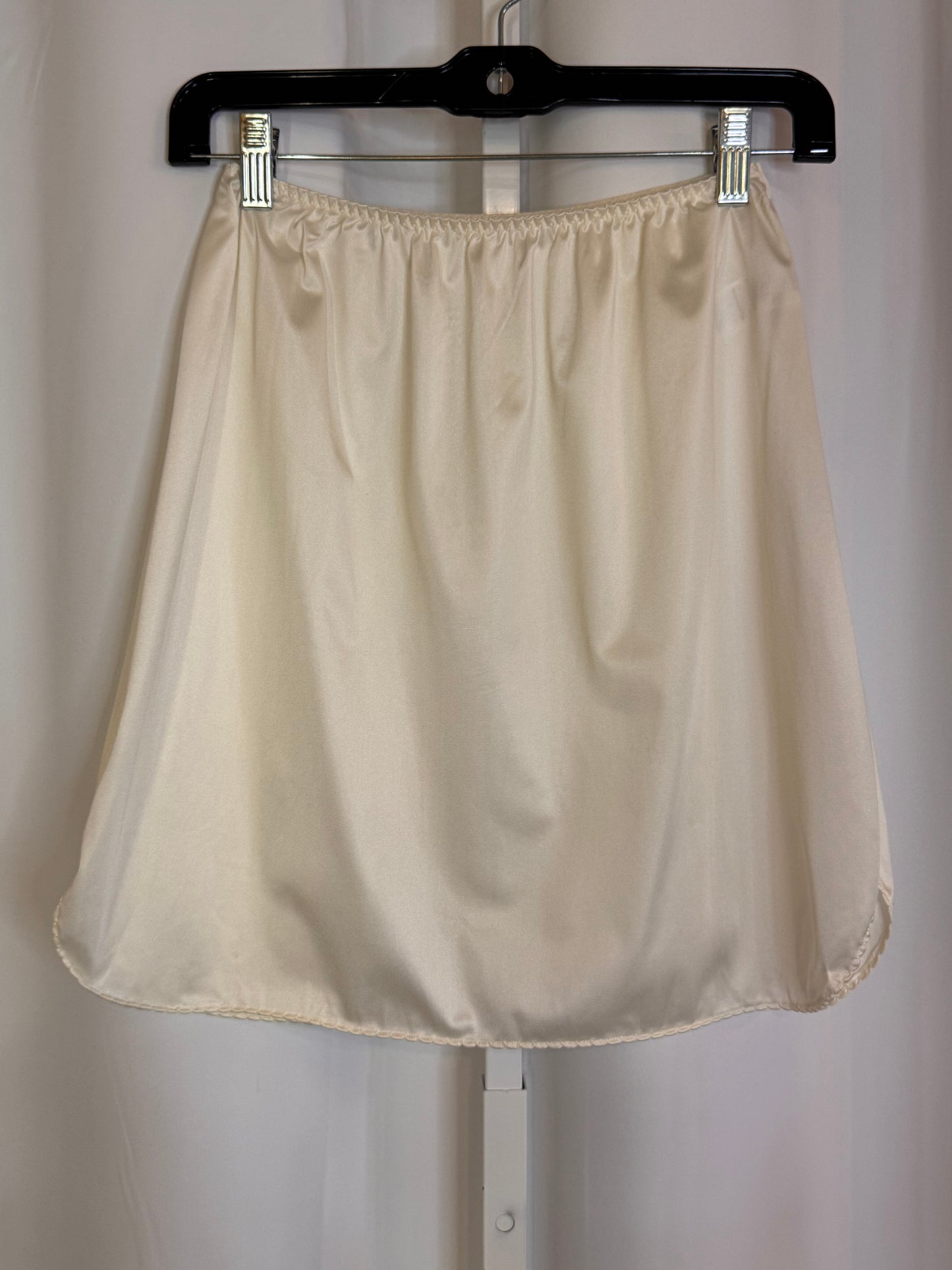 1990s Vanity Fair Off-white Skirt Slip