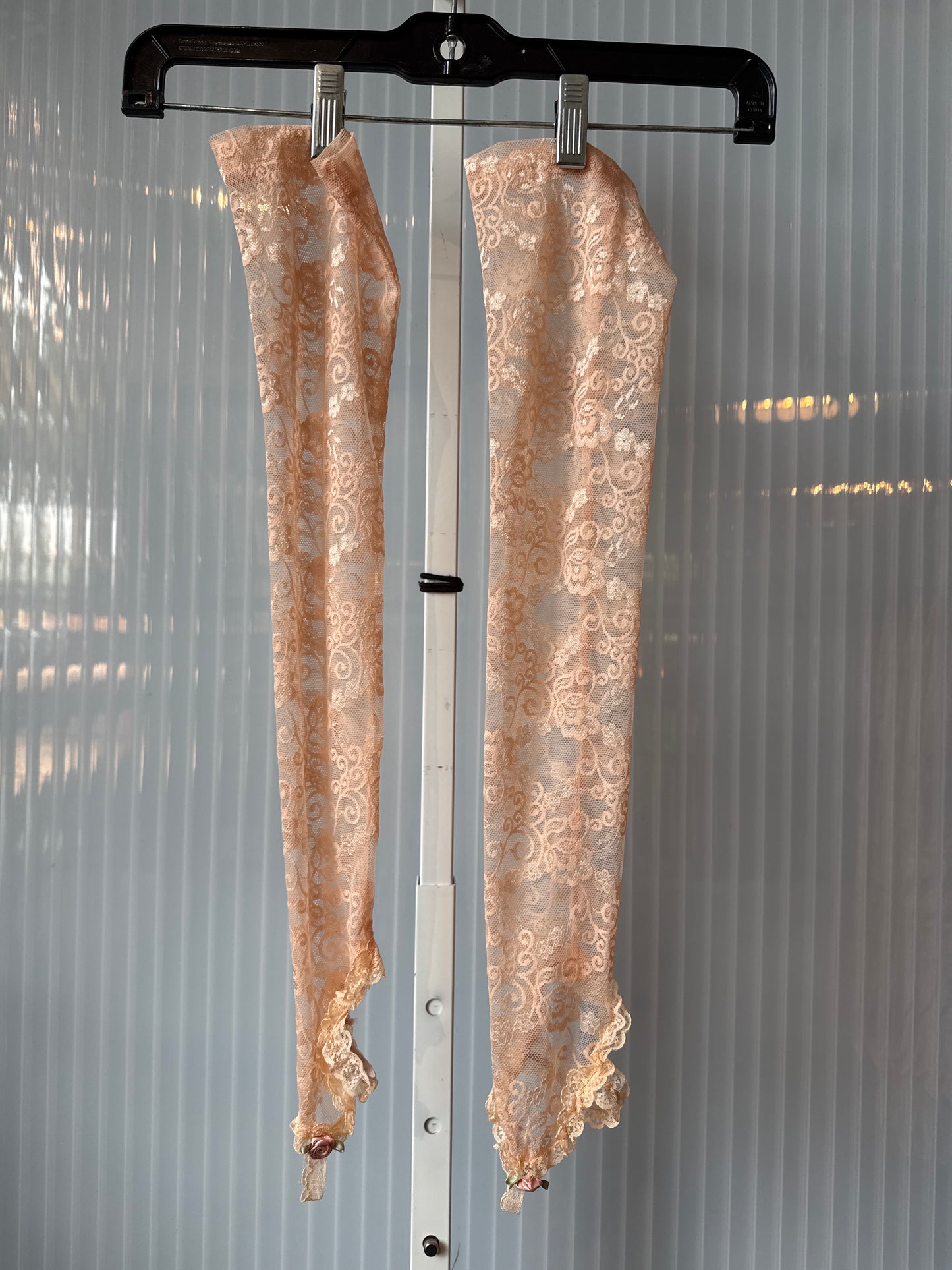 1980s Pink Long Fingerless Lace Gloves