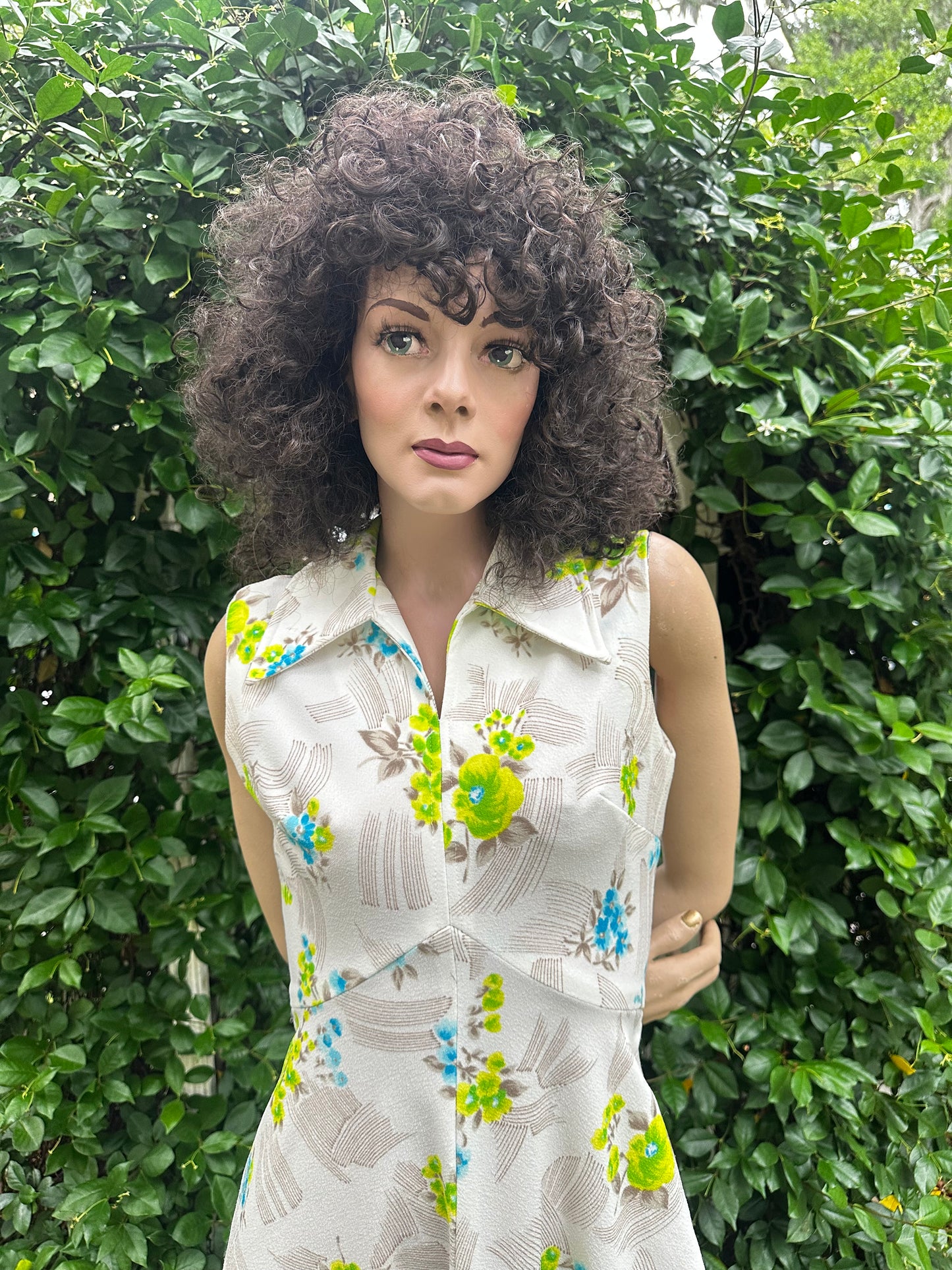 1970ās COLLARED DRESS