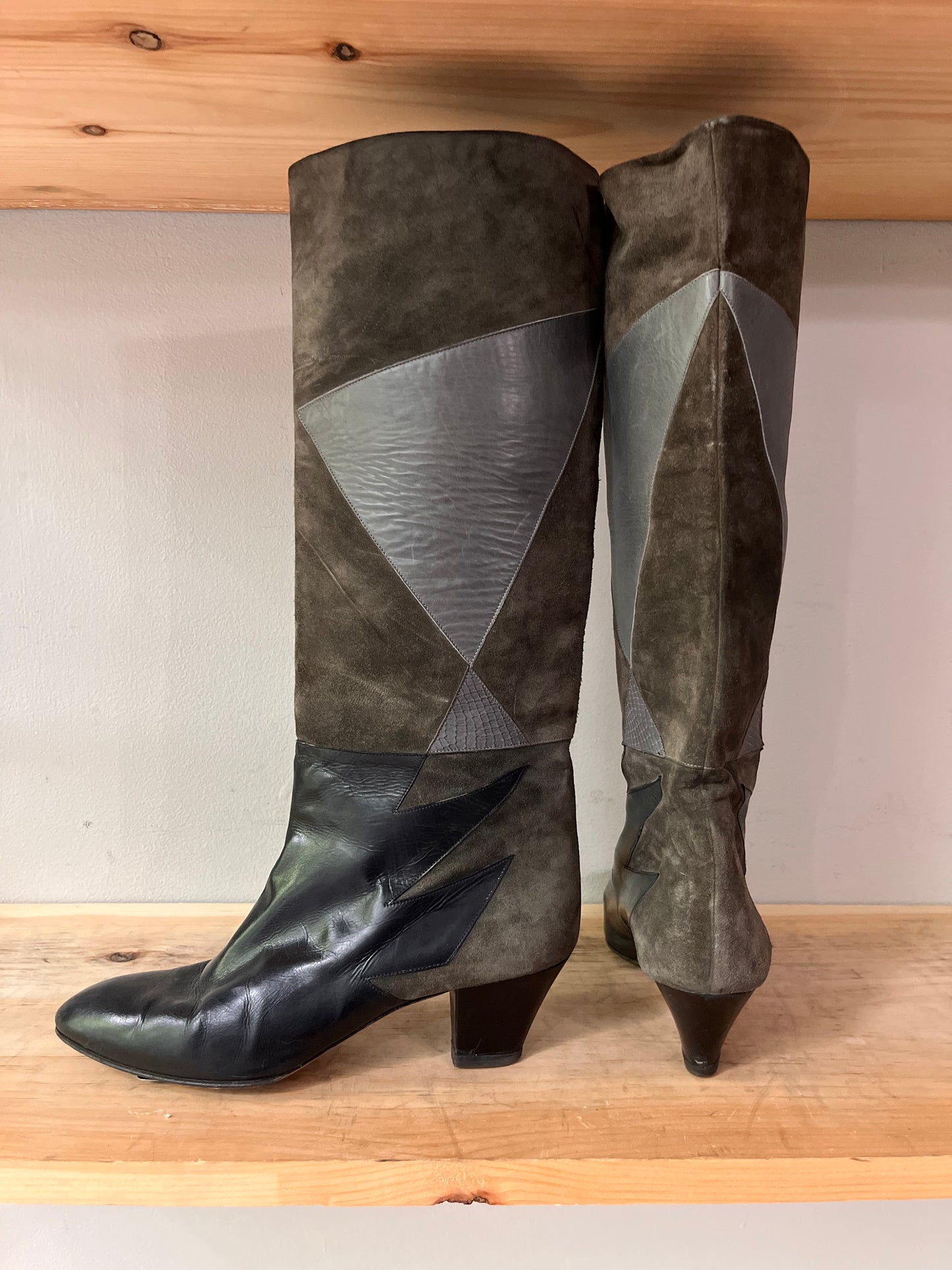 Vero Cuoio Gray Suede Boots