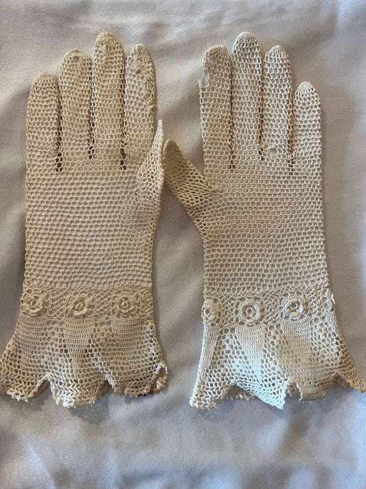 Cream Floral Crochet Gloves