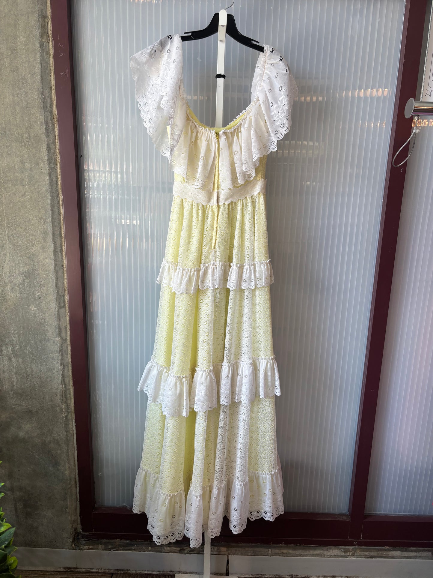 1970s Yellow & White Lace Tiered Dress