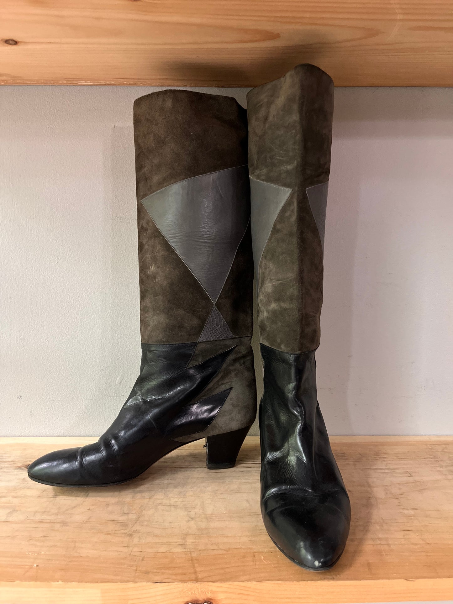 Vero Cuoio Gray Suede Boots