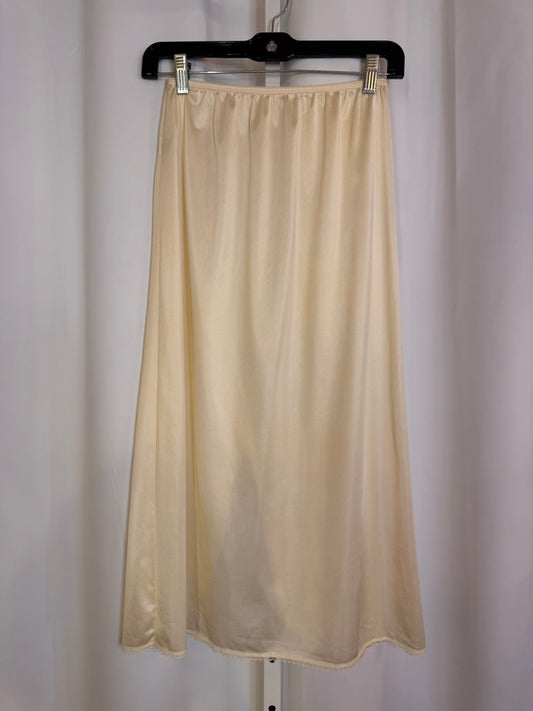 1970s Dawn to Dusk Ivory Skirt Slip