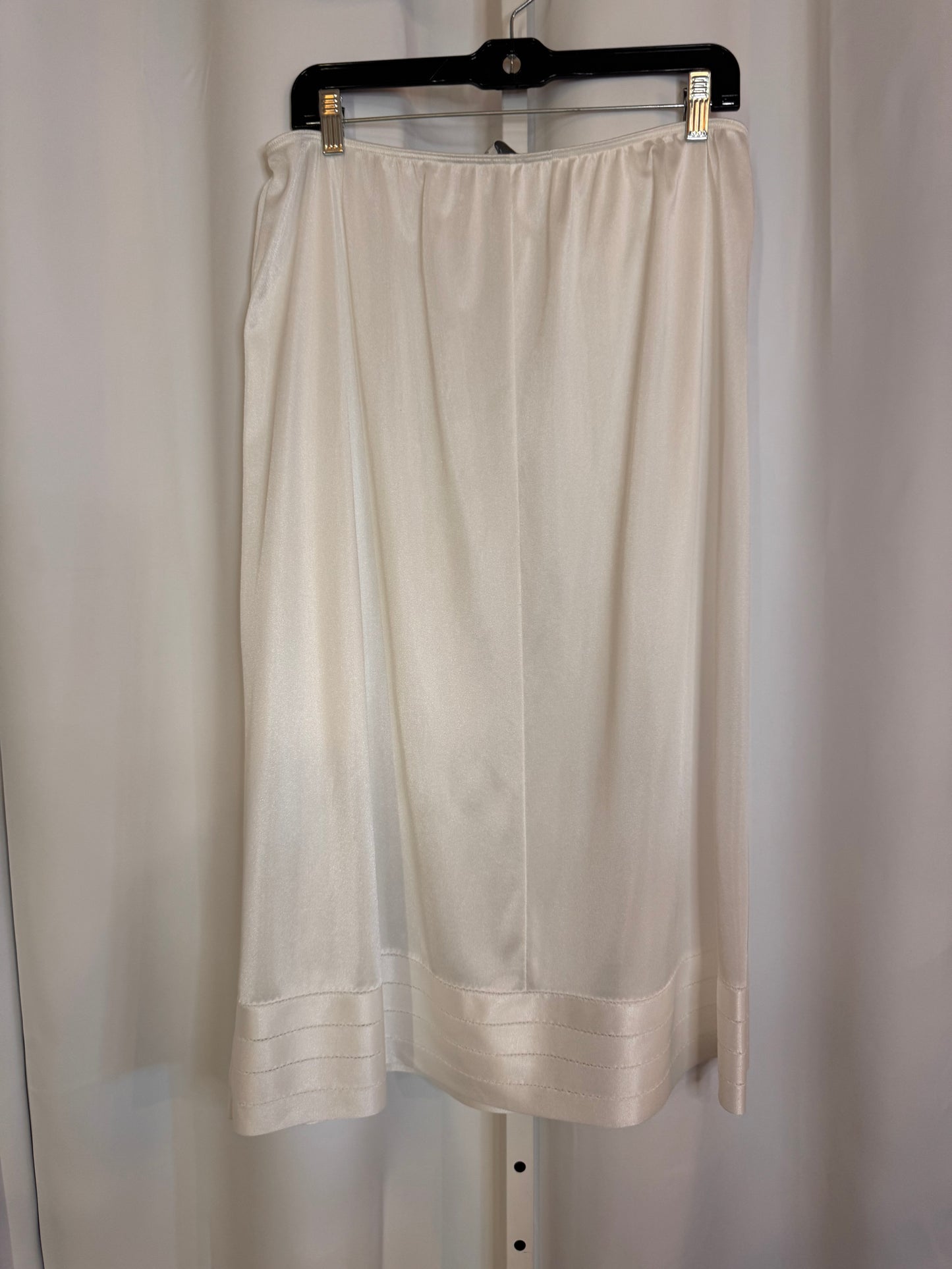 1980s Sans Souci Ivory Skirt Slip