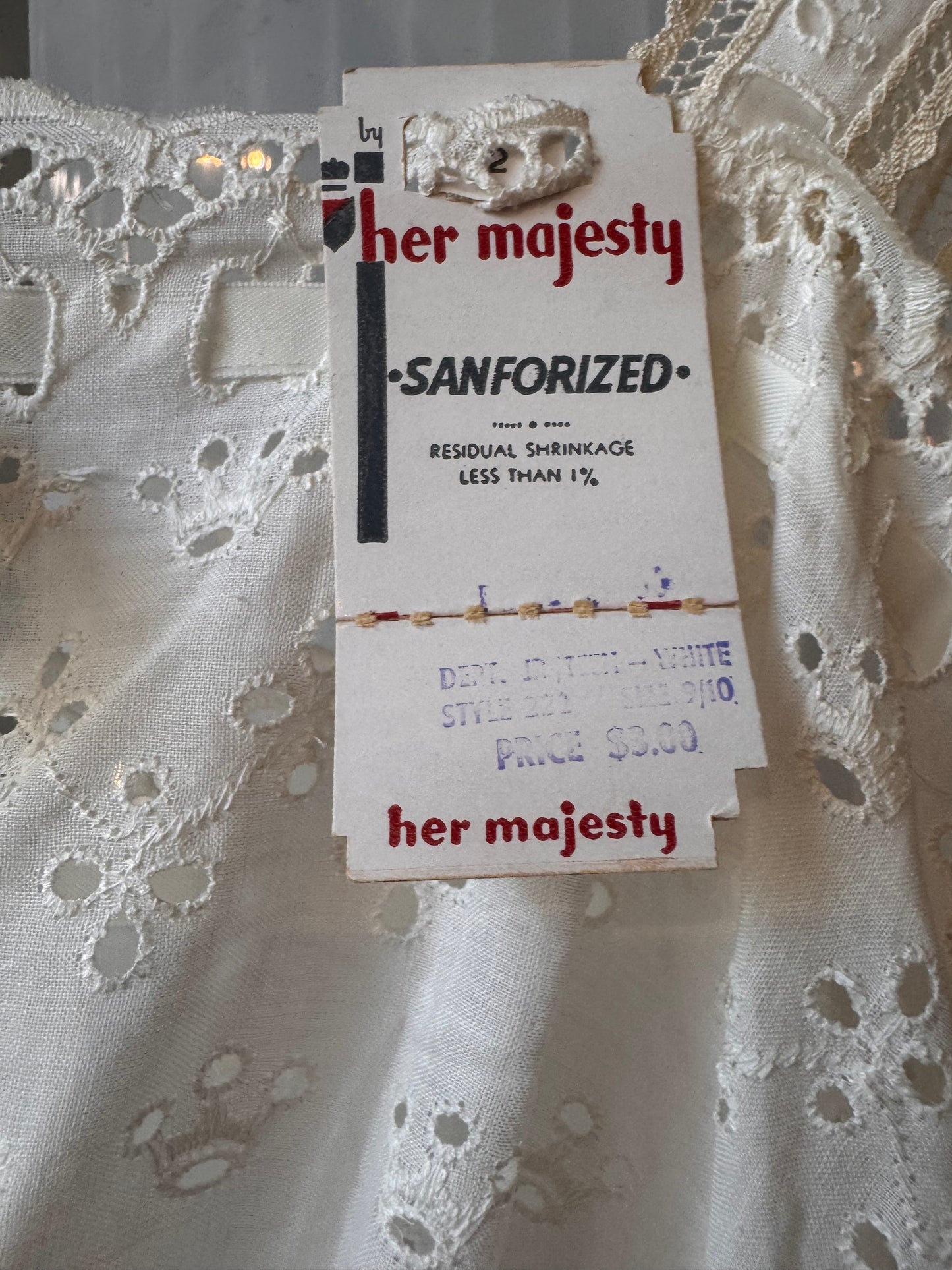 1970s Off-White Eyelet Lace Bust Slip