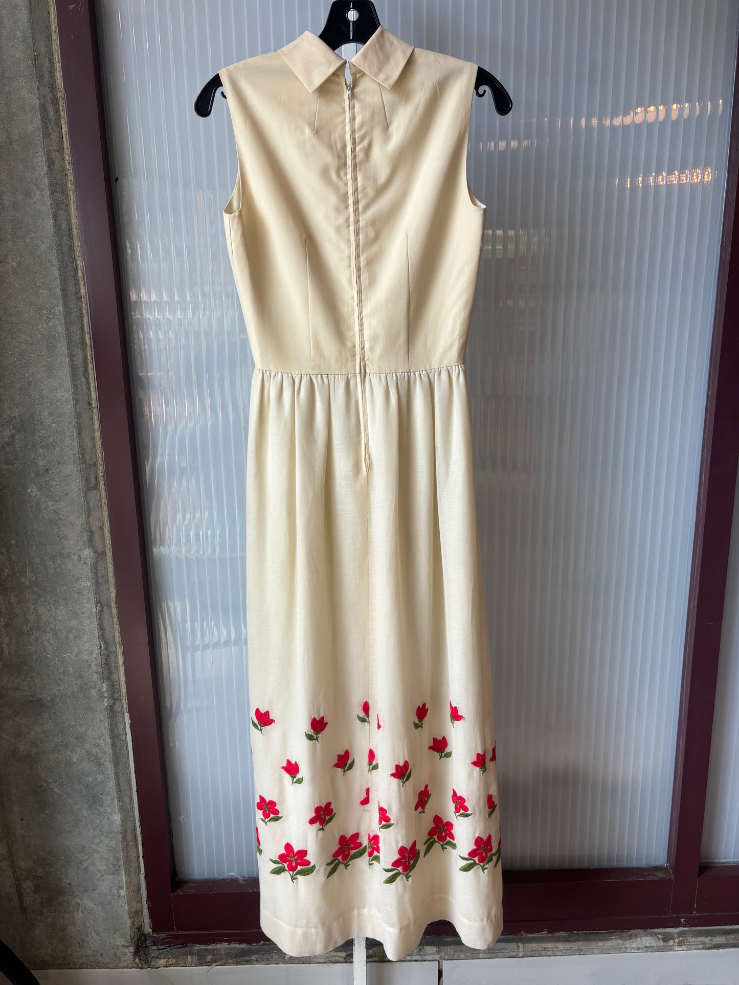 1970s Cream Sleeveless Dress w/ Red Floral Embroidery