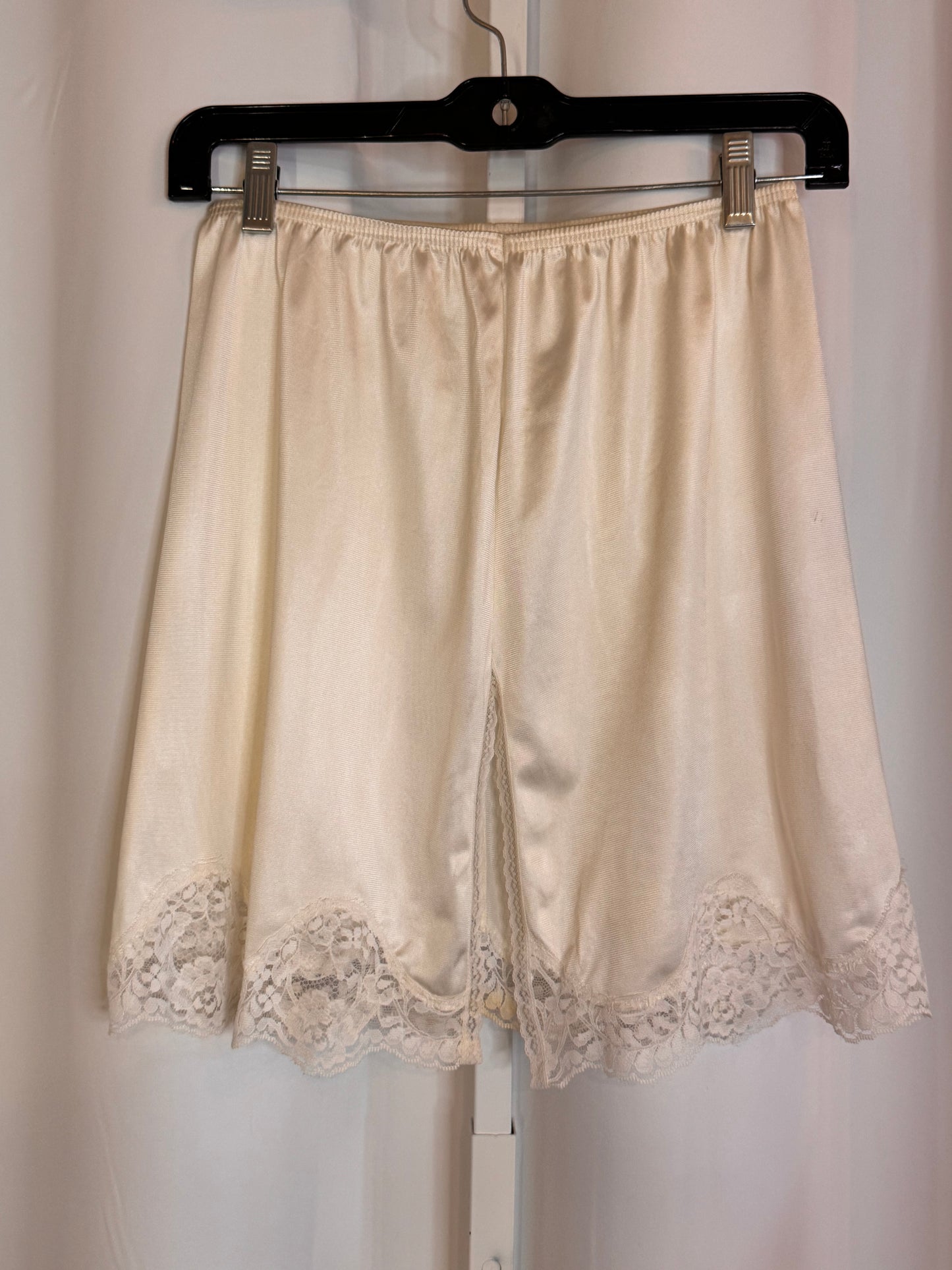 1990s Adonna Ivory Skirt Slip