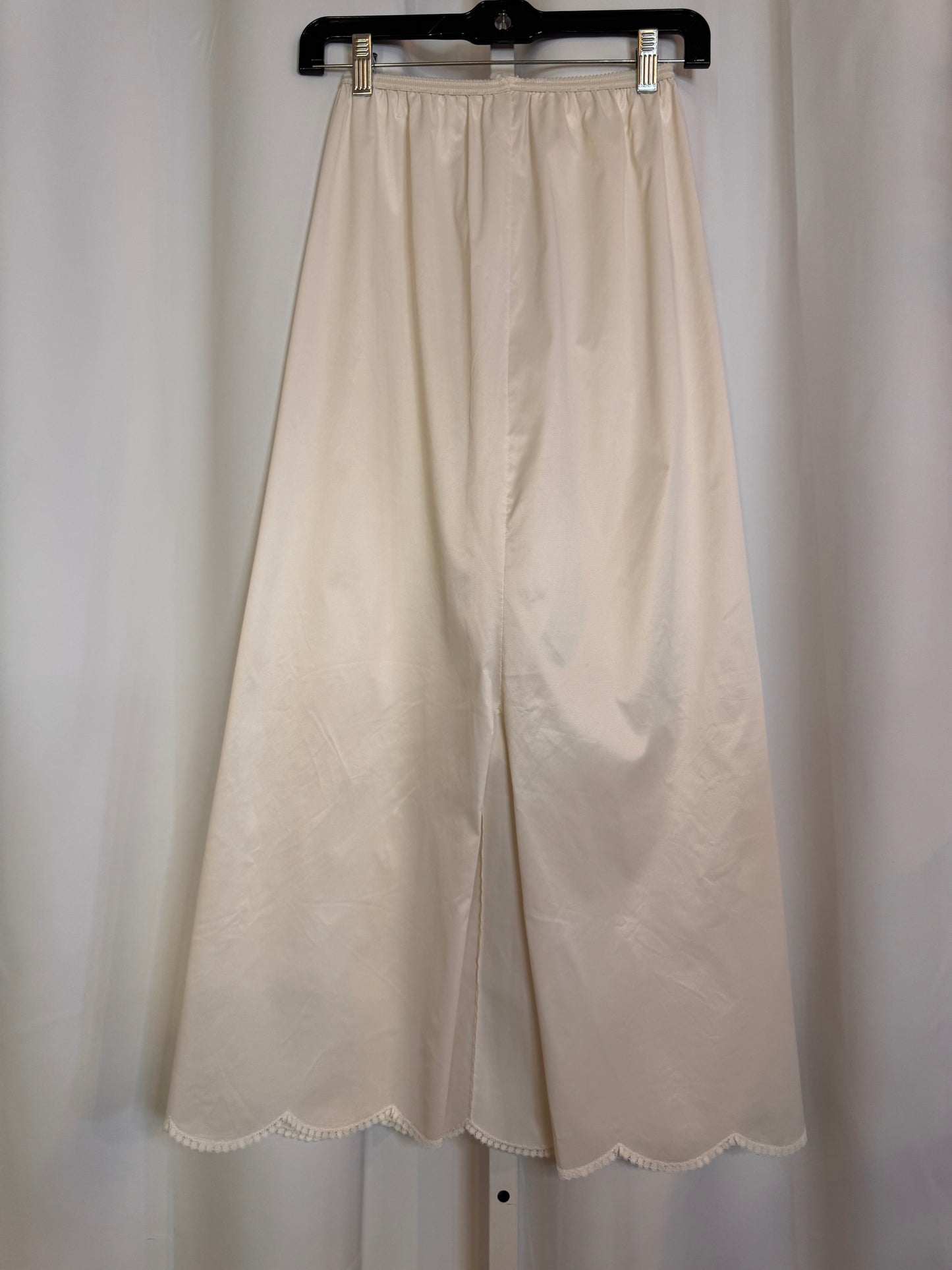 1970s Komar Off-white Skirt Slip