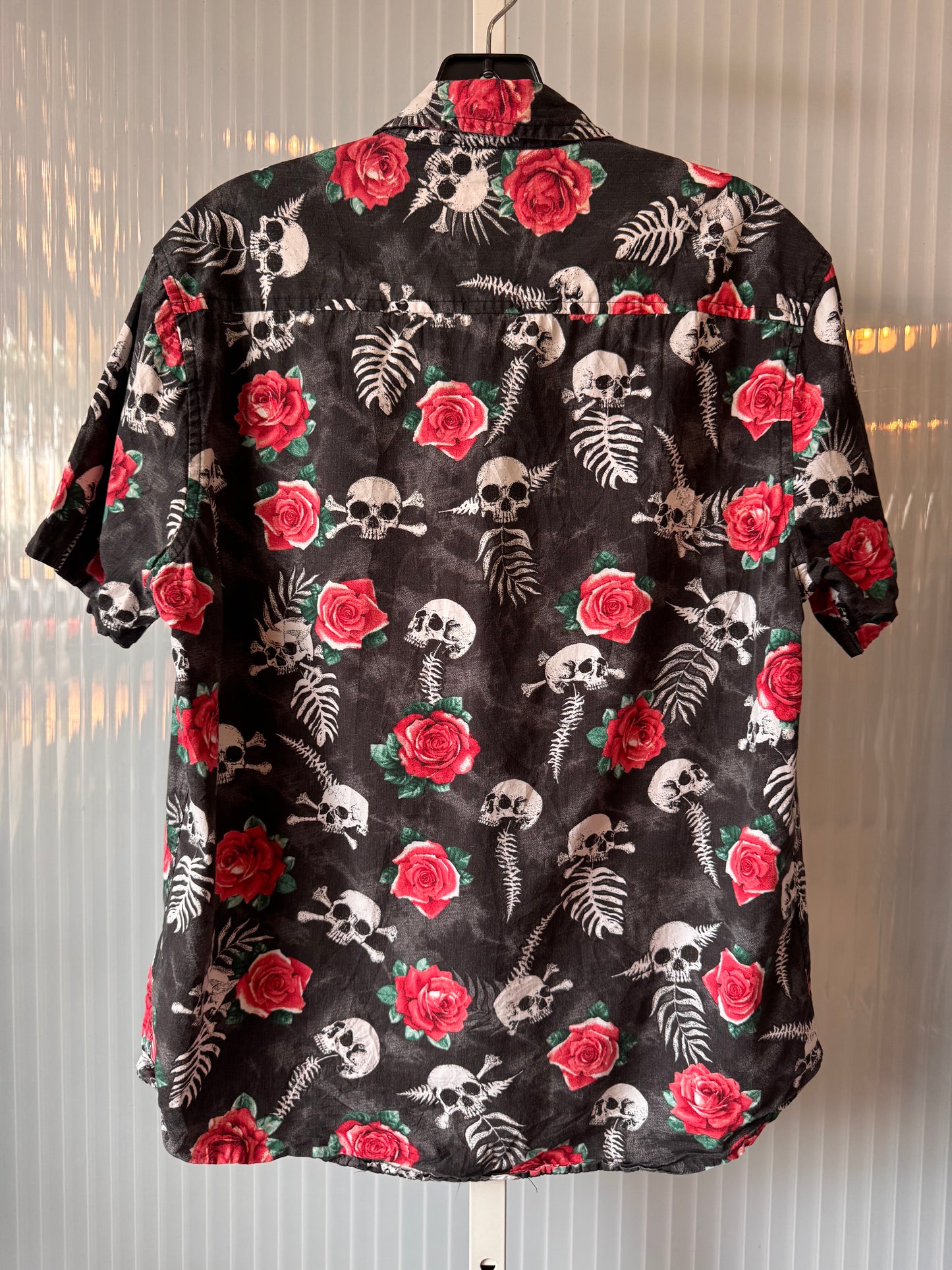2000s Black Skull & Roses Button Up Shirt