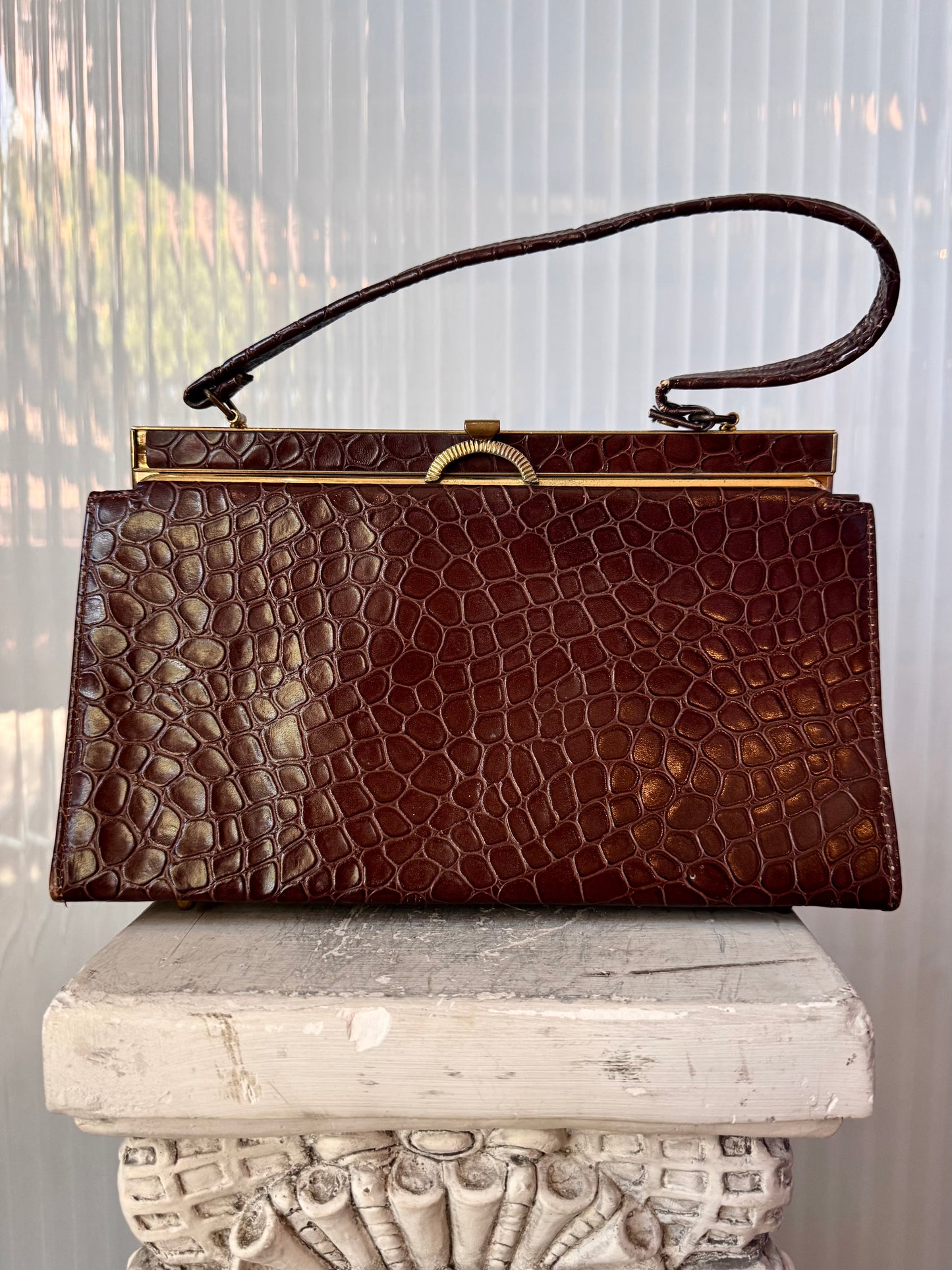 1950s Dark Brown Gator Embossed Hand Bag
