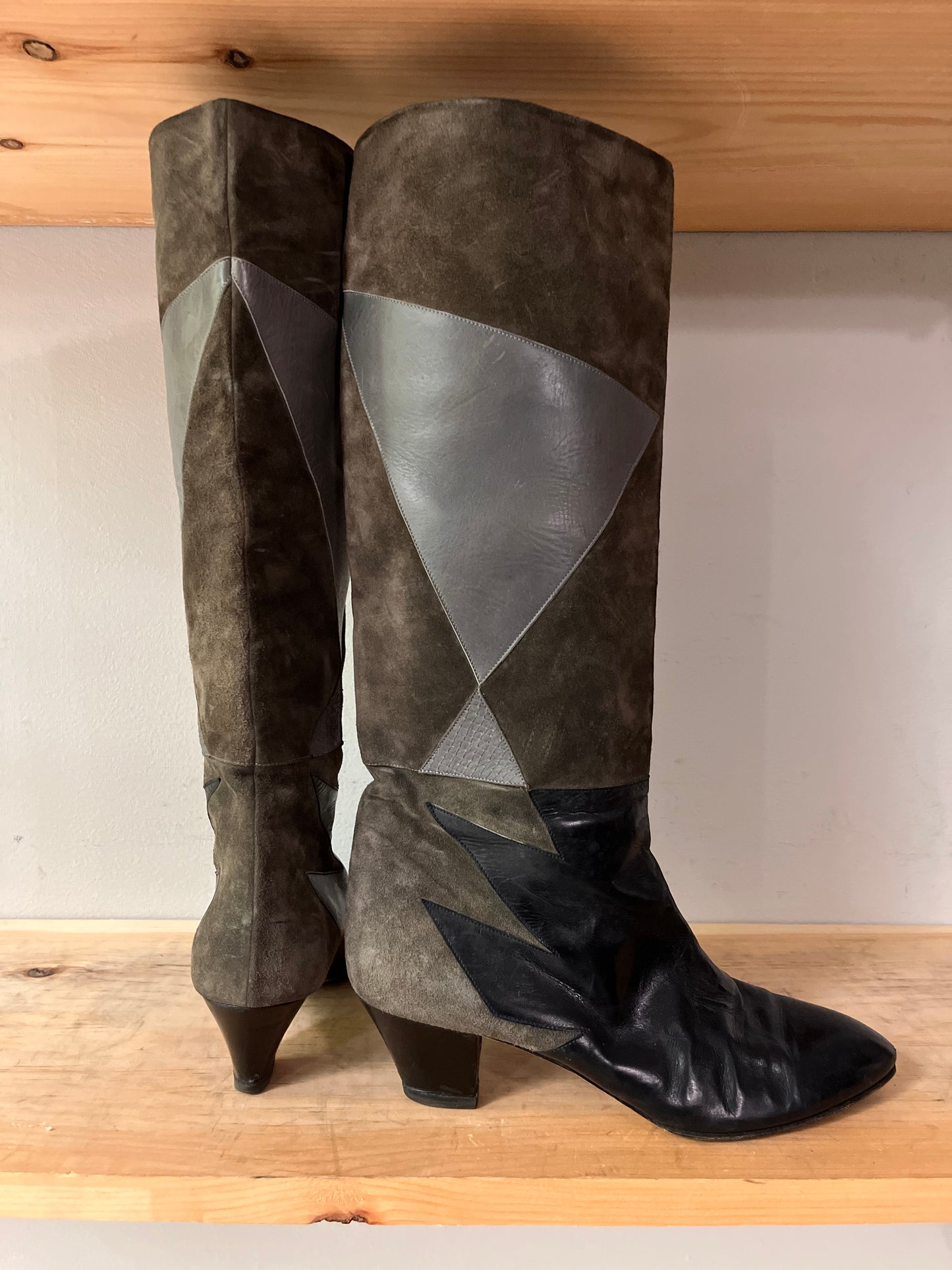 Vero Cuoio Gray Suede Boots