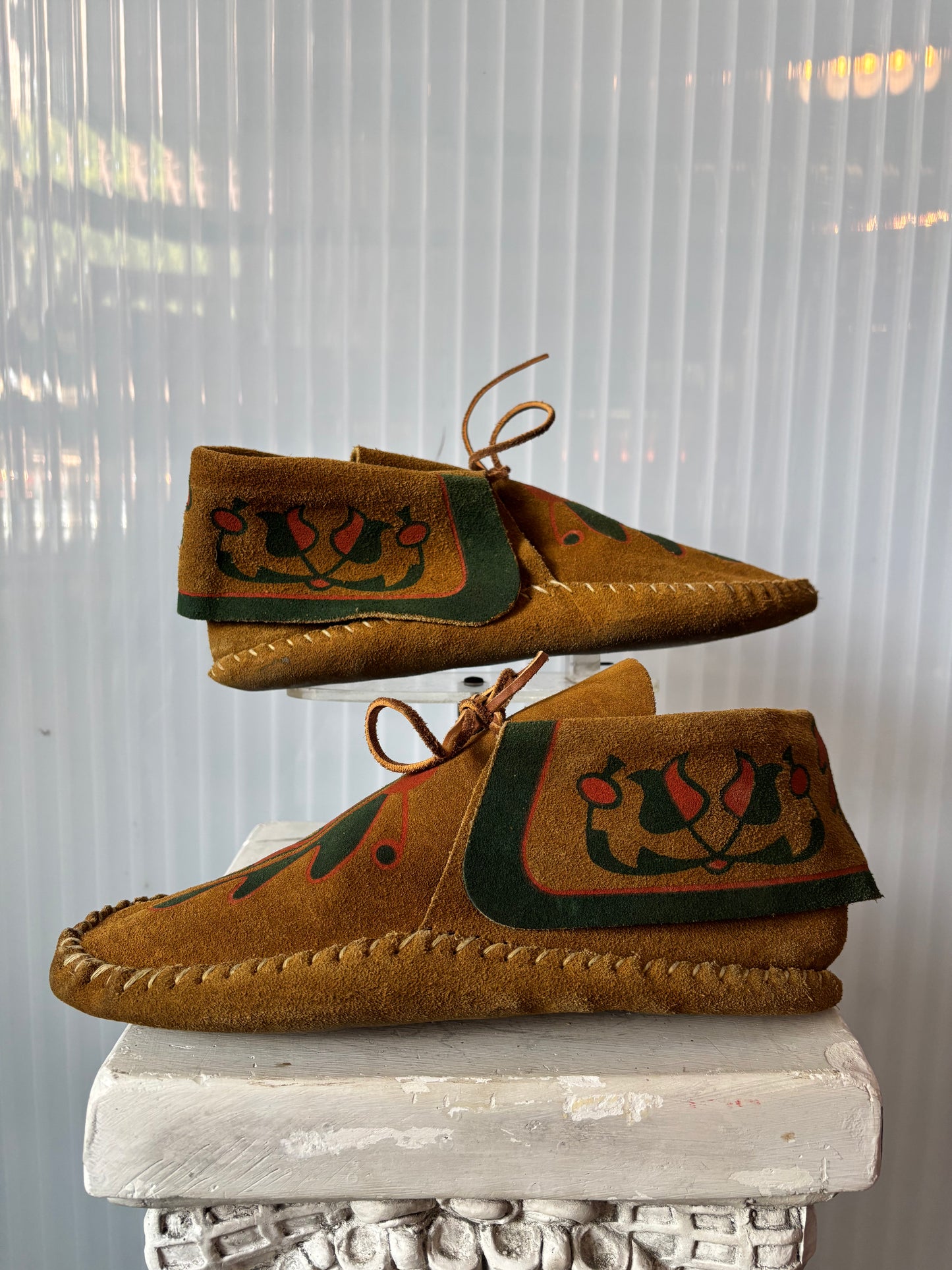 Oggala Sioux Brown Suede Ankle Moccasin w/ Floral Design size 6.5