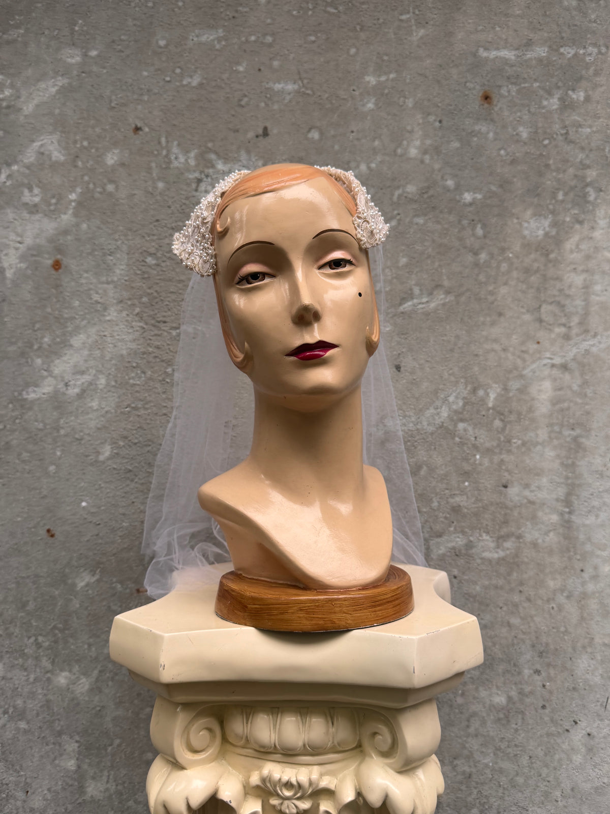1950s Off-white Floral Lace Headpiece Veil