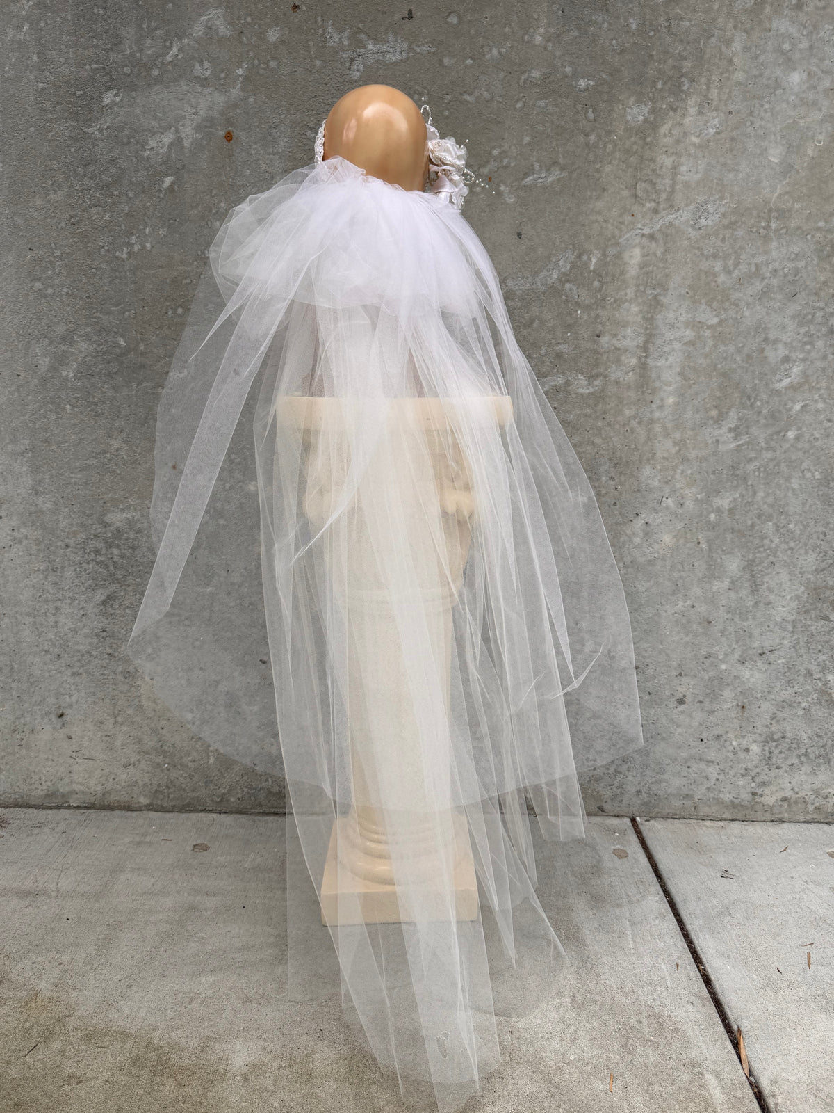 1990s / Y2K Iridescent White Floral Crown Veil