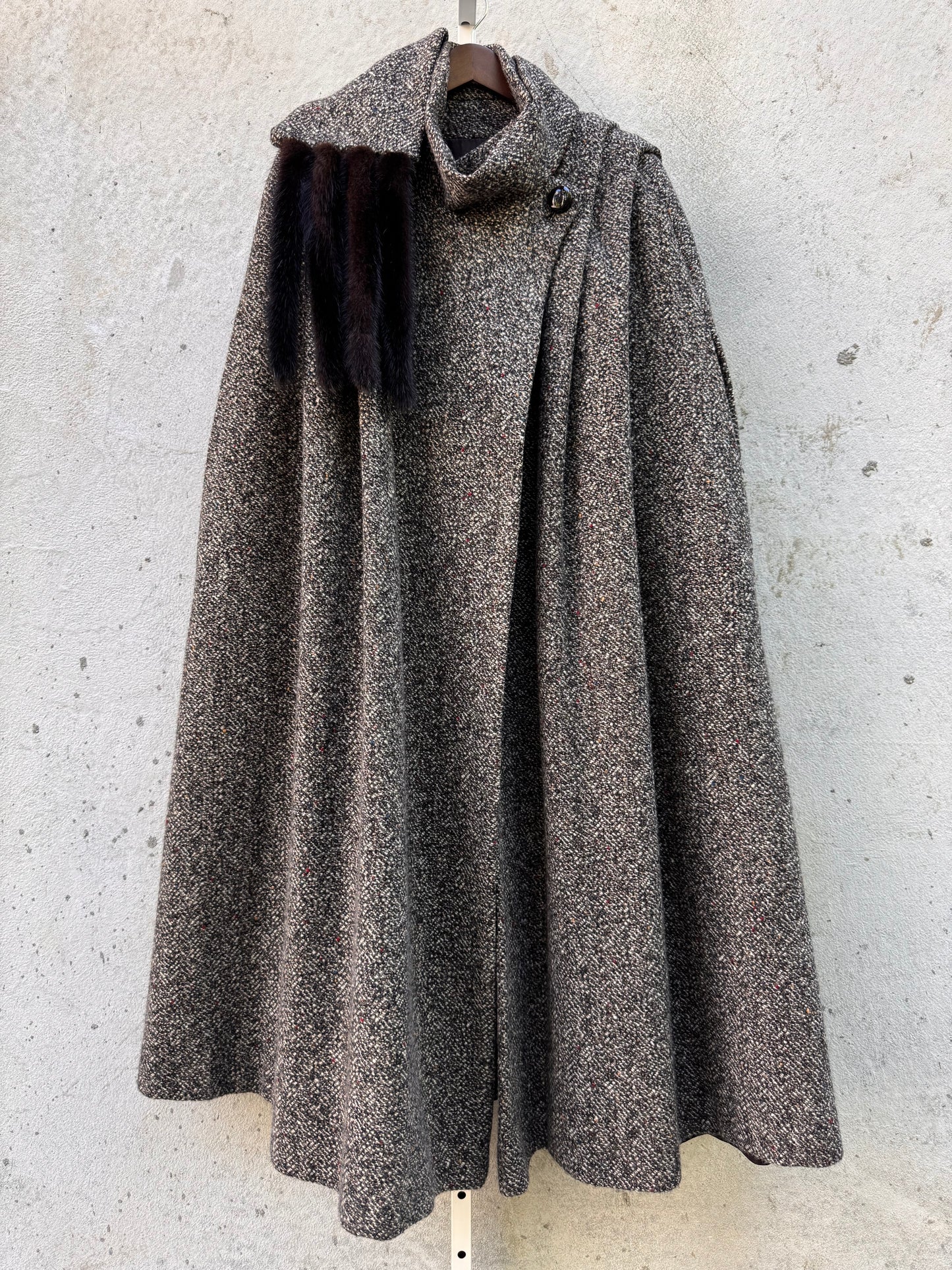 1970s Andover Gray Tweed Poncho