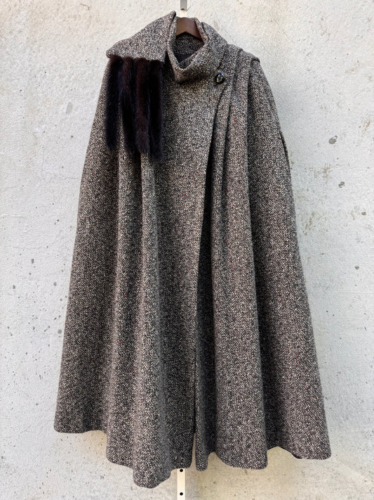 1970s Andover Gray Tweed Poncho