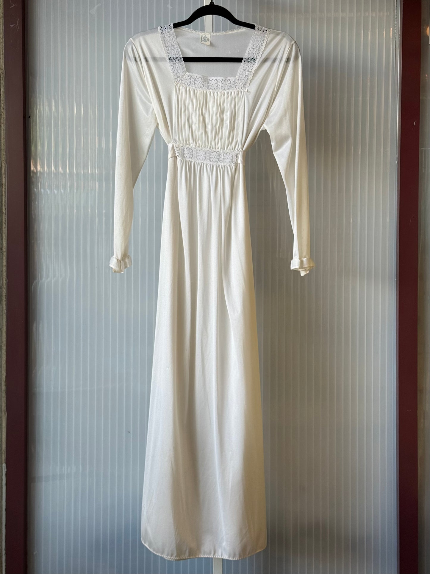 1970s Pintuck Bib White Nightgown
