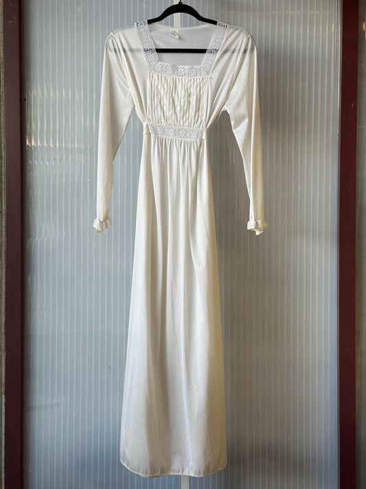 1970s Pintuck Bib White Nightgown