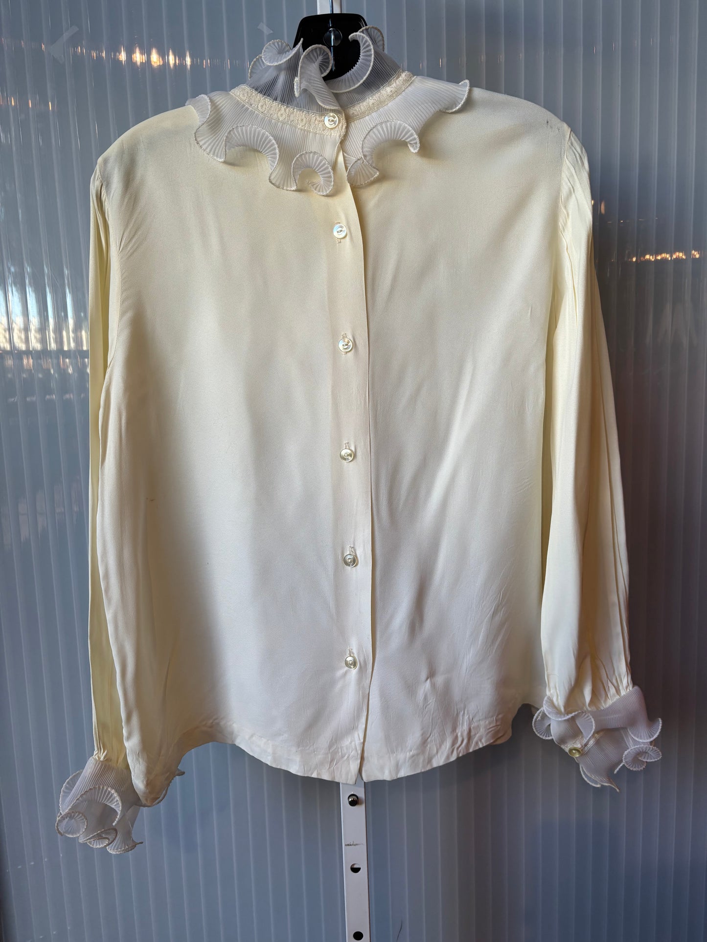 1970s Cream Ruffle Long Sleeve Blouse