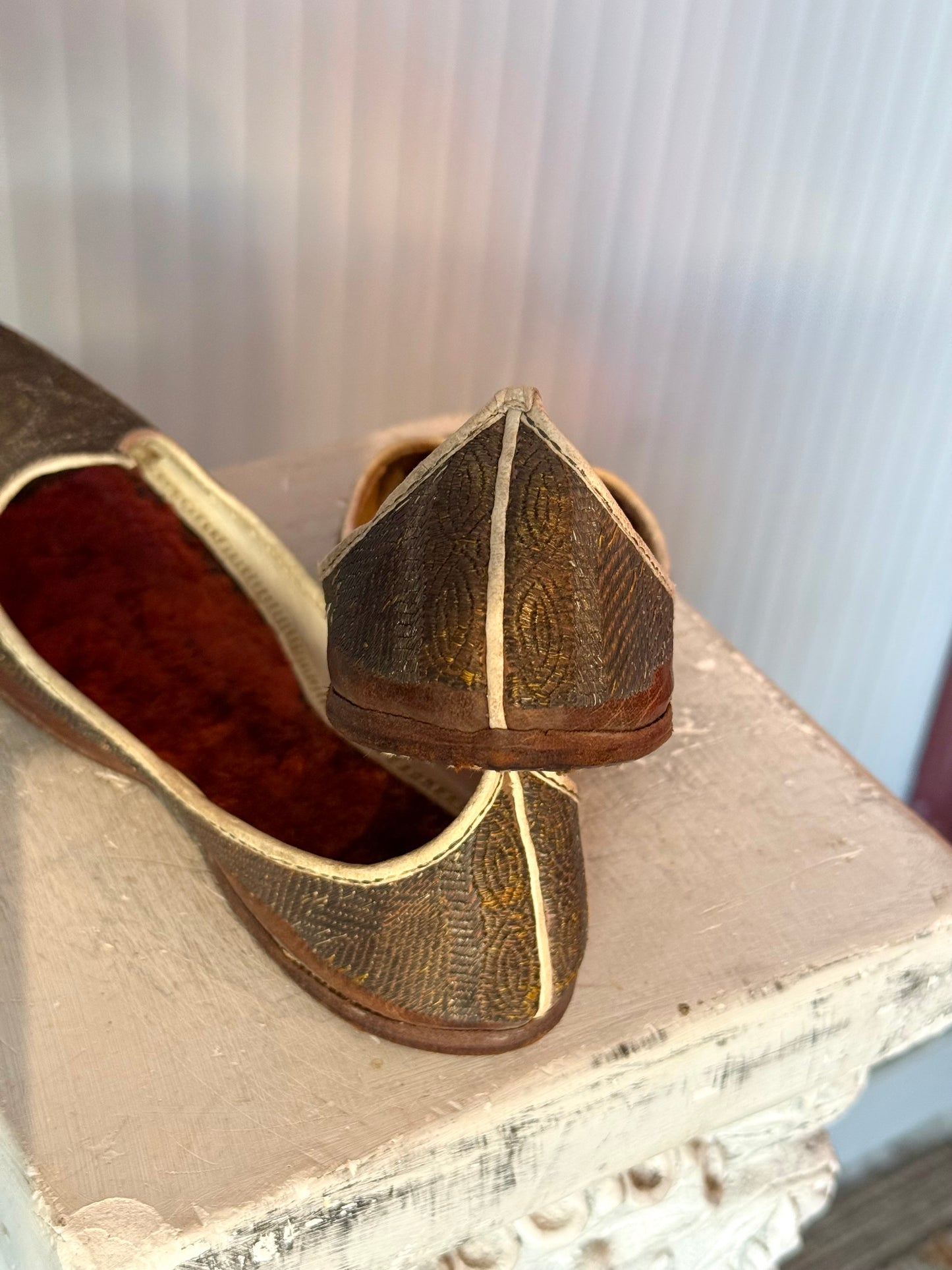 Mughal Ottoman Empire Leather Embroidered Slippers