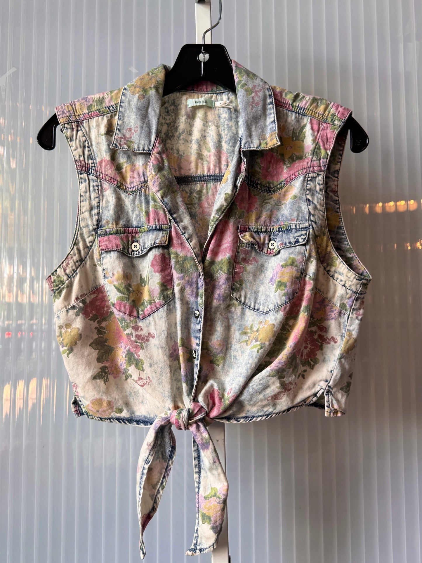 2010s does 1980s Floral Print Cropped Denim Shirt