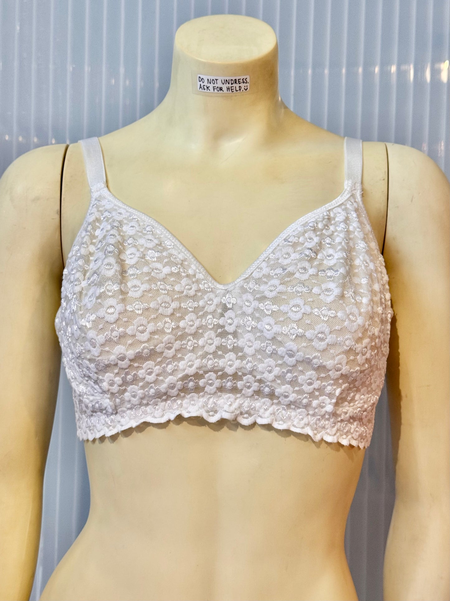 1980s White Floral Underwire Bra