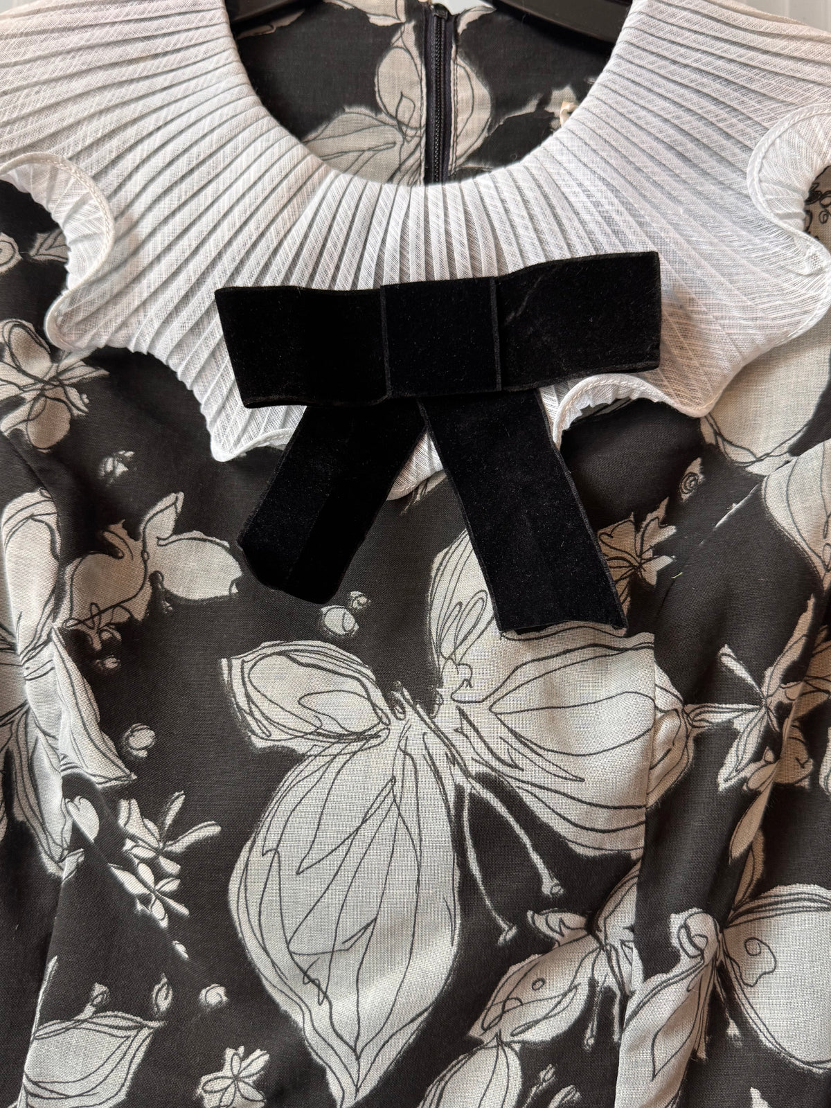 1970s Black & White Ruffle-Neck Floral Dress