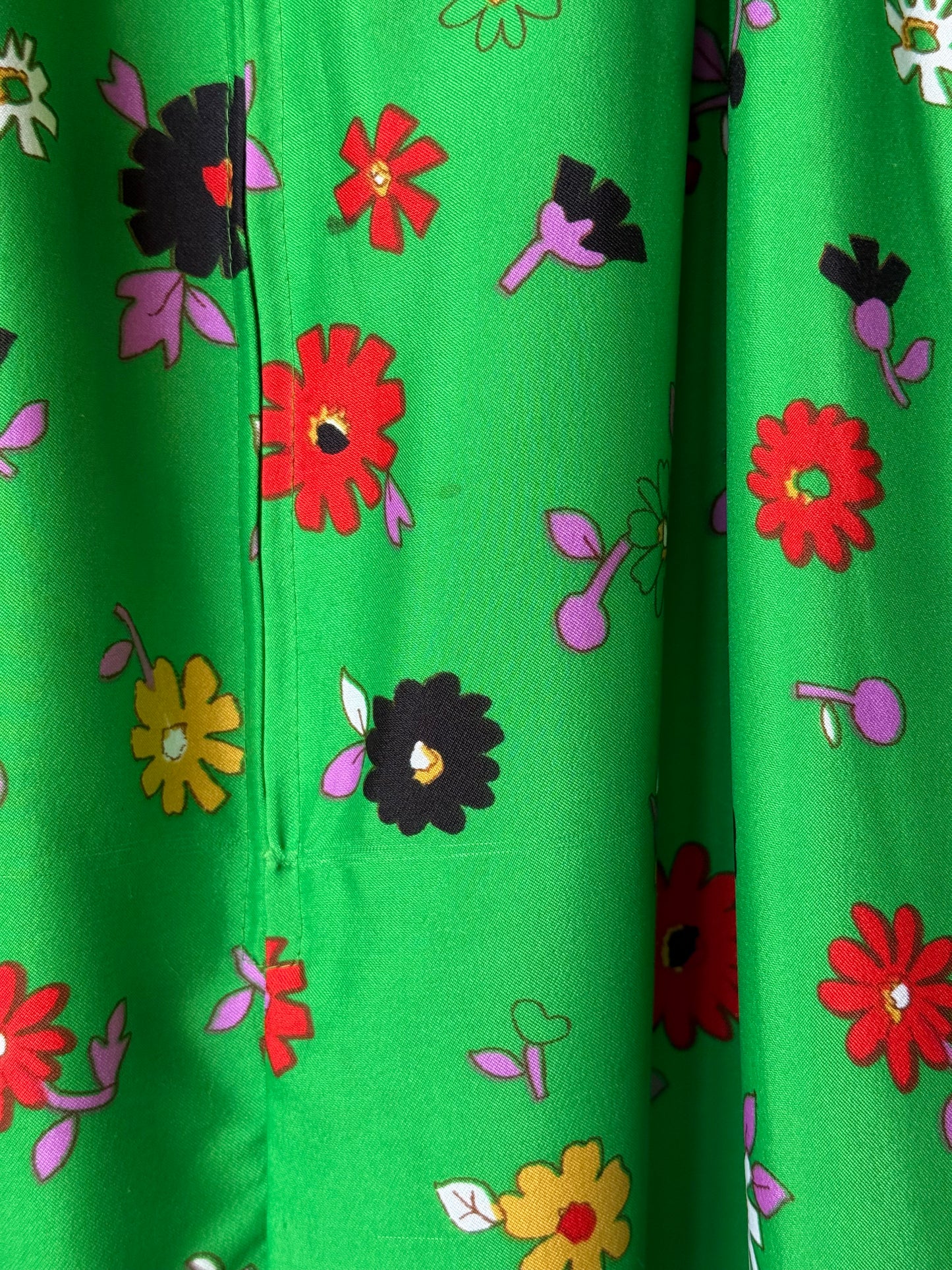 1970s Multicolor Abstract Floral Print Zip-Up Pointed Collar Dress