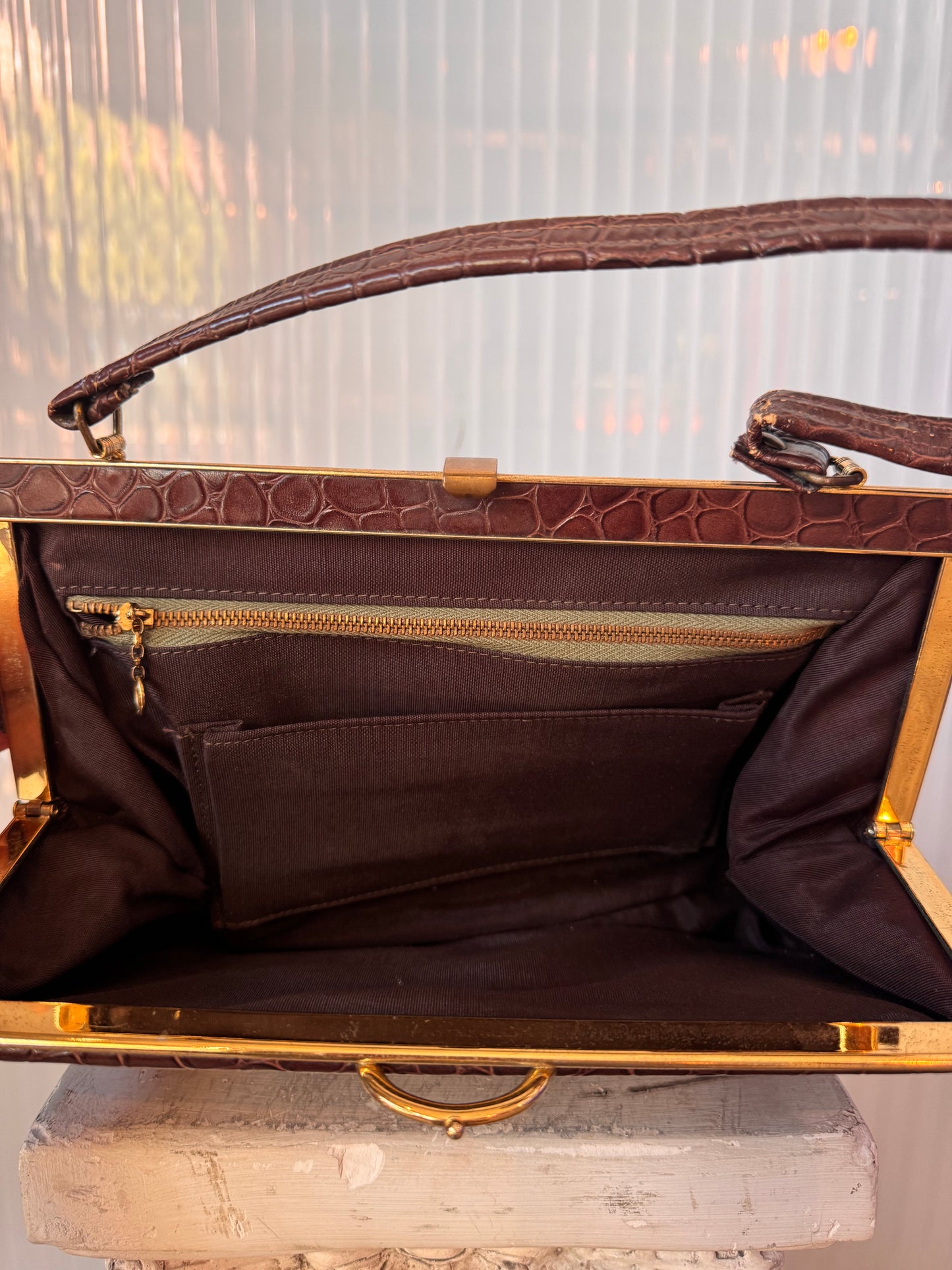 1950s Dark Brown Gator Embossed Hand Bag