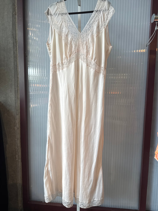 1950s Light Pink Nightgown with Lace Detail