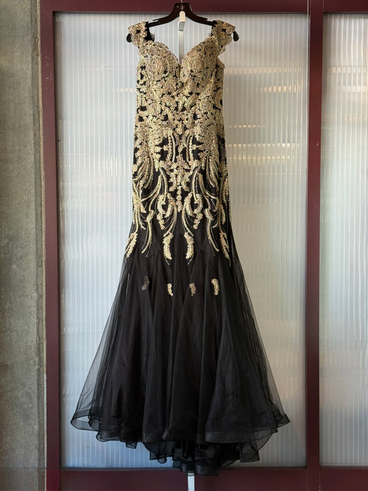2000s Flowy Gold & Black Evening Gown