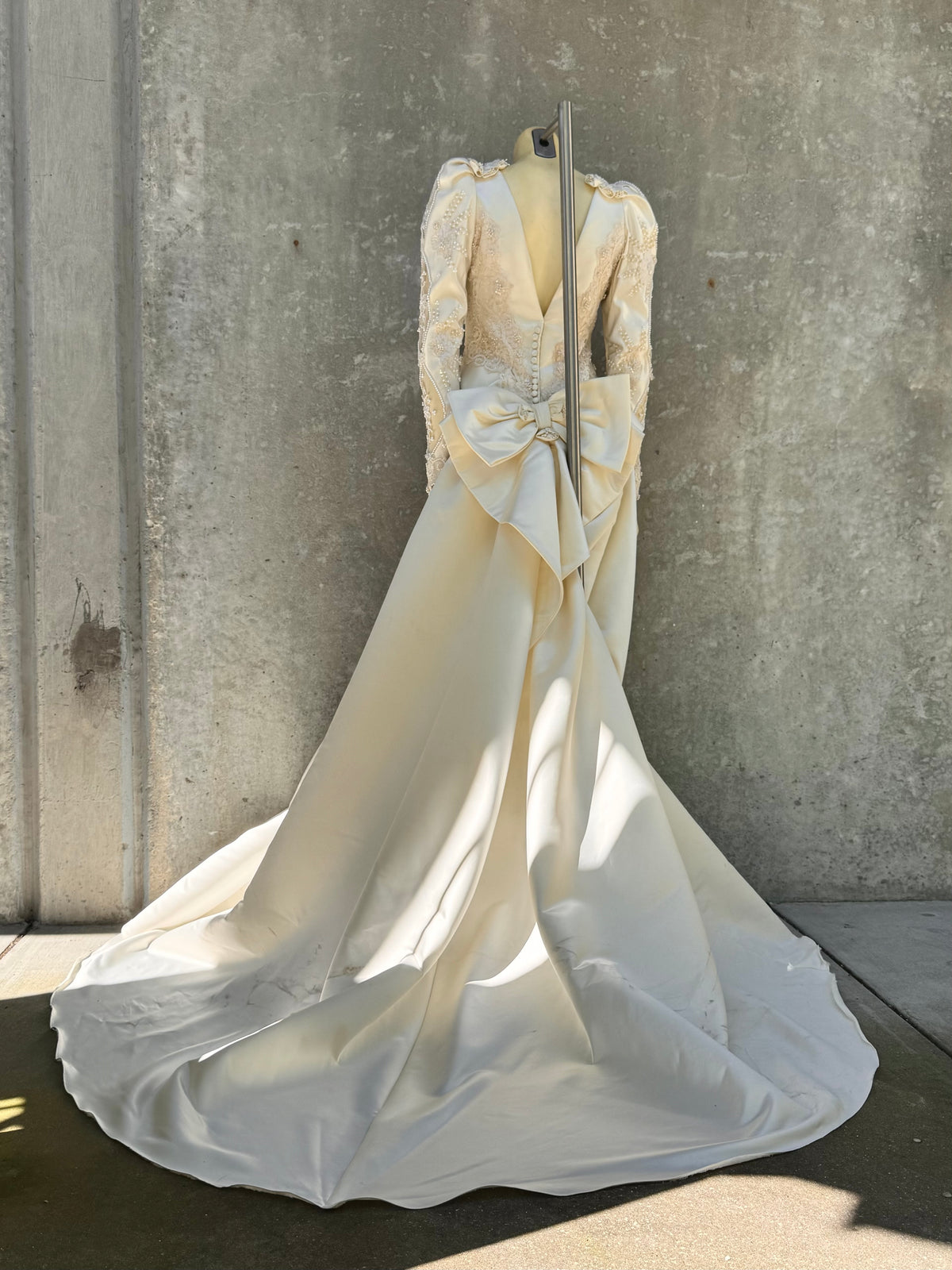 1980s Ivory Beaded Lace Long Sleeve A-Line Wedding Dress