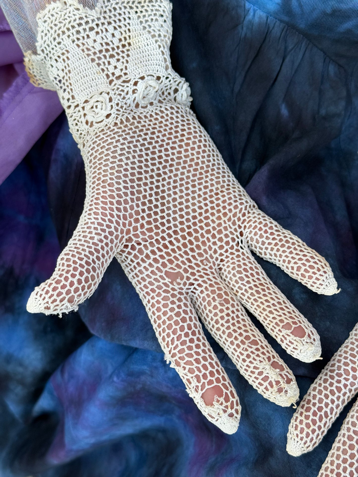 Cream Floral Crochet Gloves