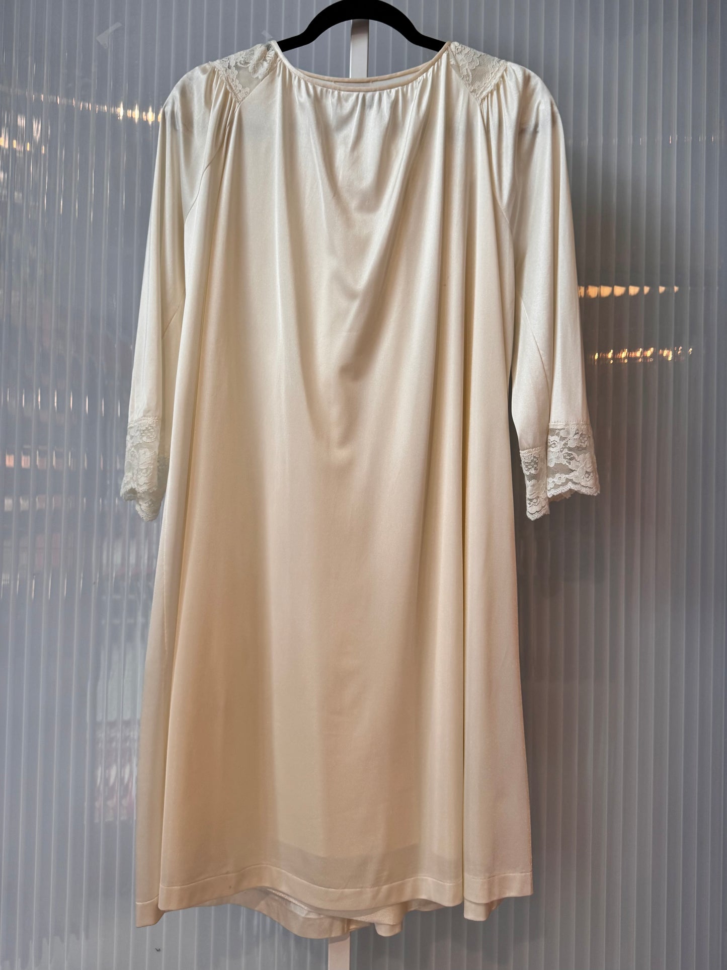 1960s Off-White Robe & Nightgown Set