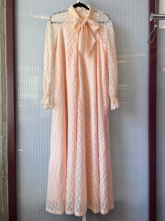 1960s Pink Lace Long Sleeve Robe