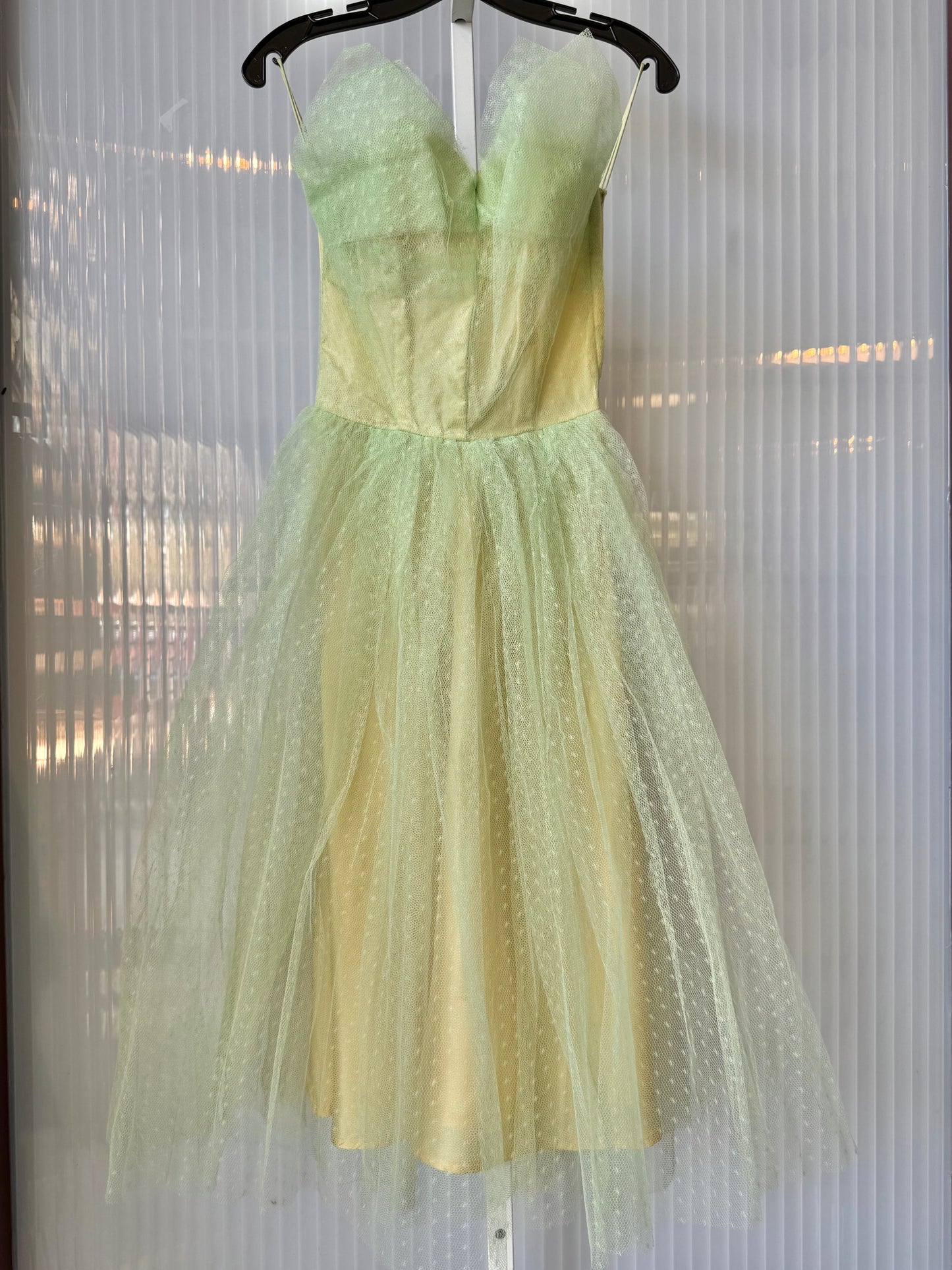 1950s Green Tulle Strapless Prom Dress