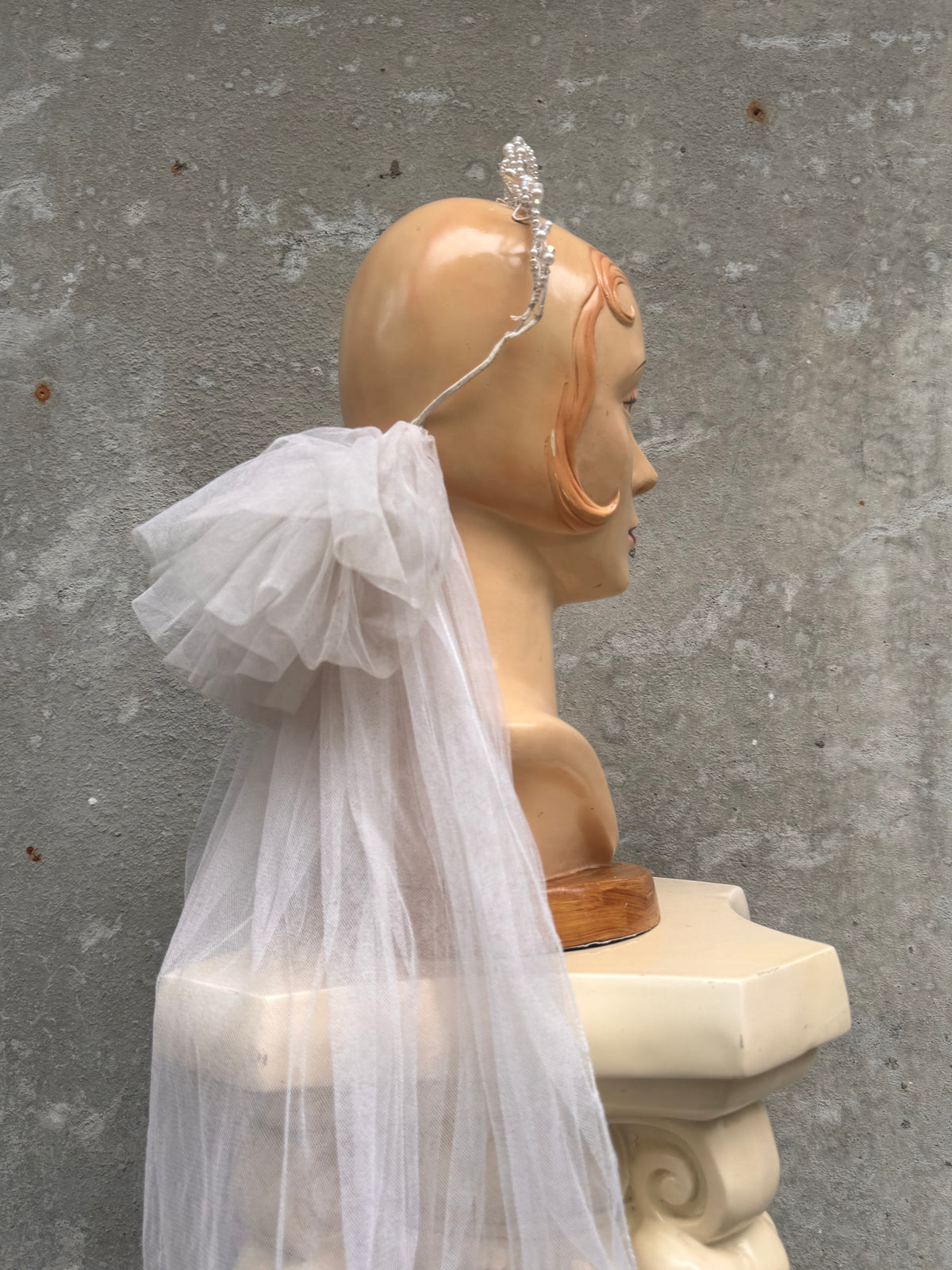 1960s Off-white Pearl Tiara Veil