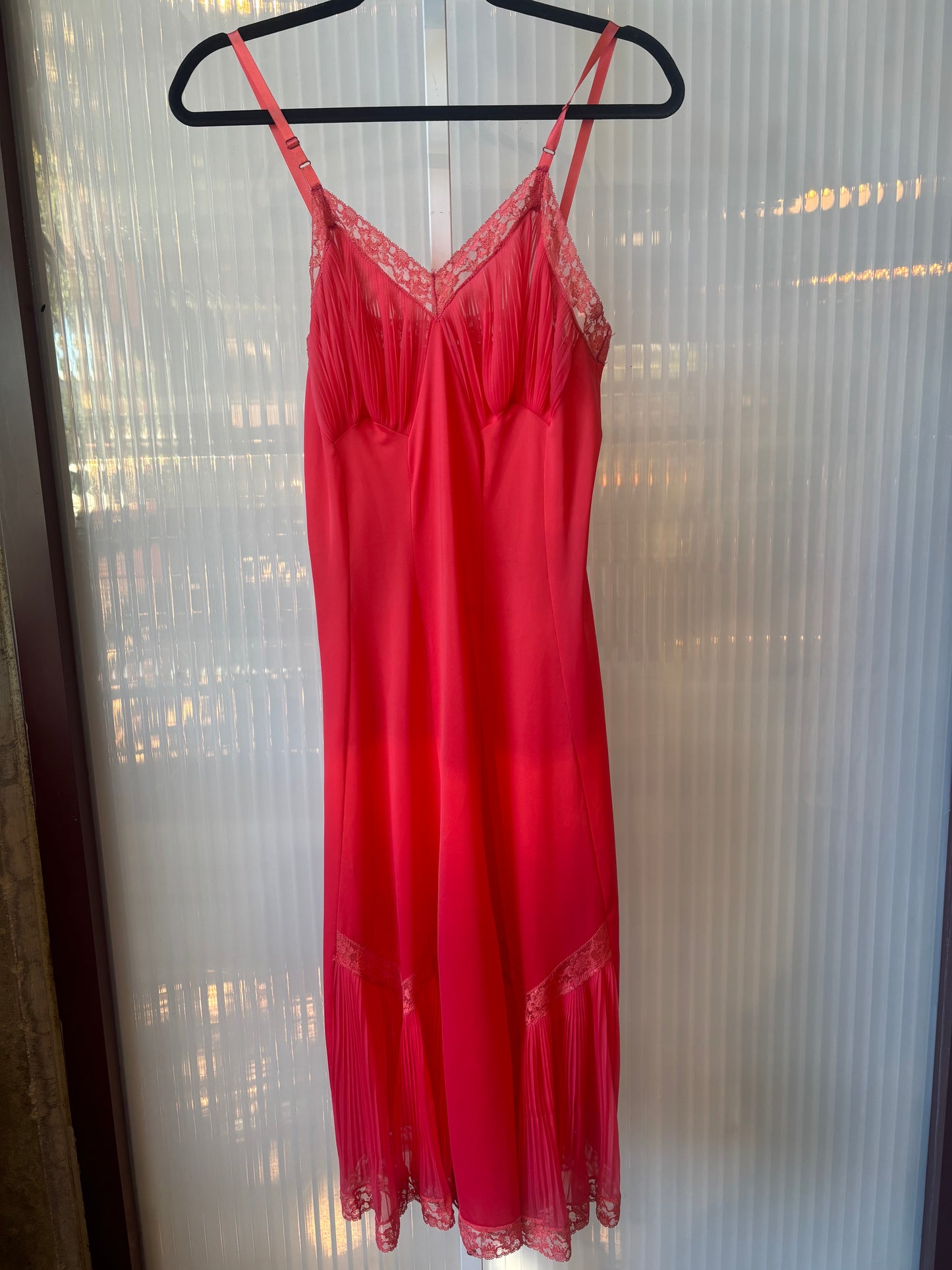 1950s Bright Pink Rogers Nylon Slip