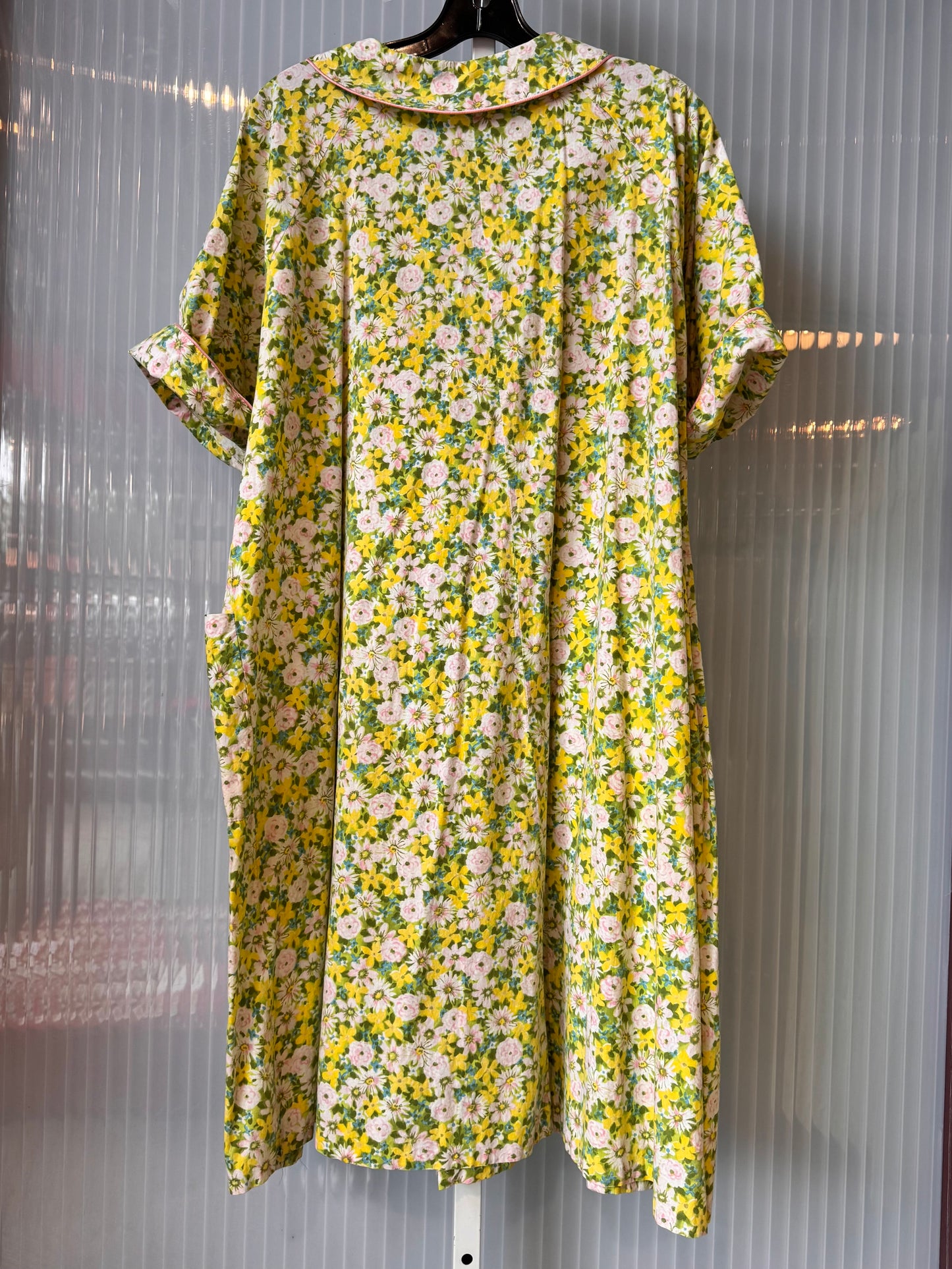 1970s Green and Yellow Flower Print Robe