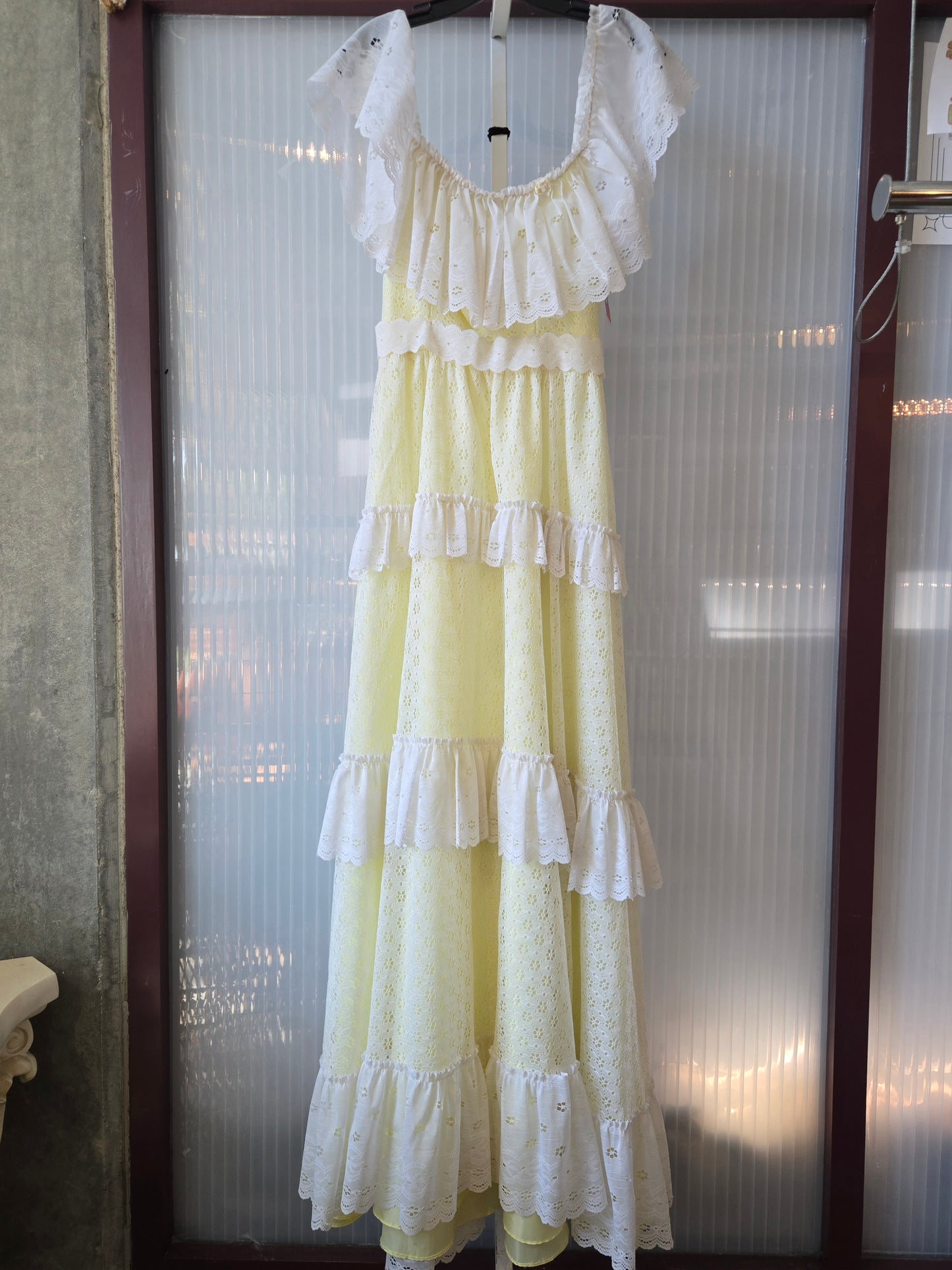 1970s Yellow & White Lace Tiered Dress