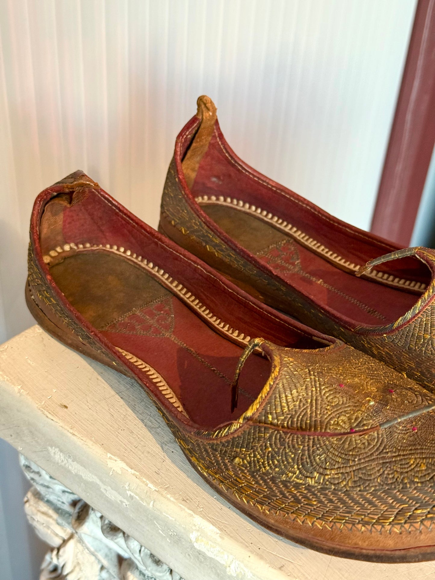 Mughal Ottoman Leather Embroidered Slippers w/ Curled Toe