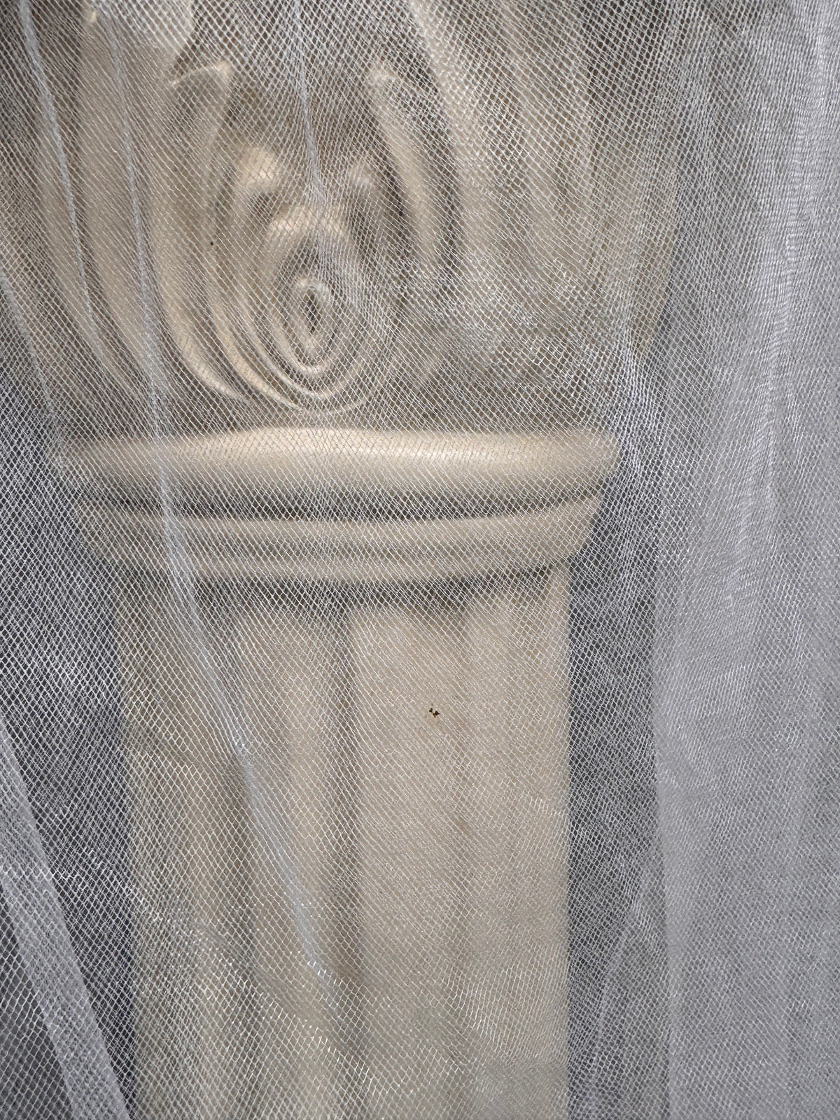 1960s Off-white Pearl Tiara Veil