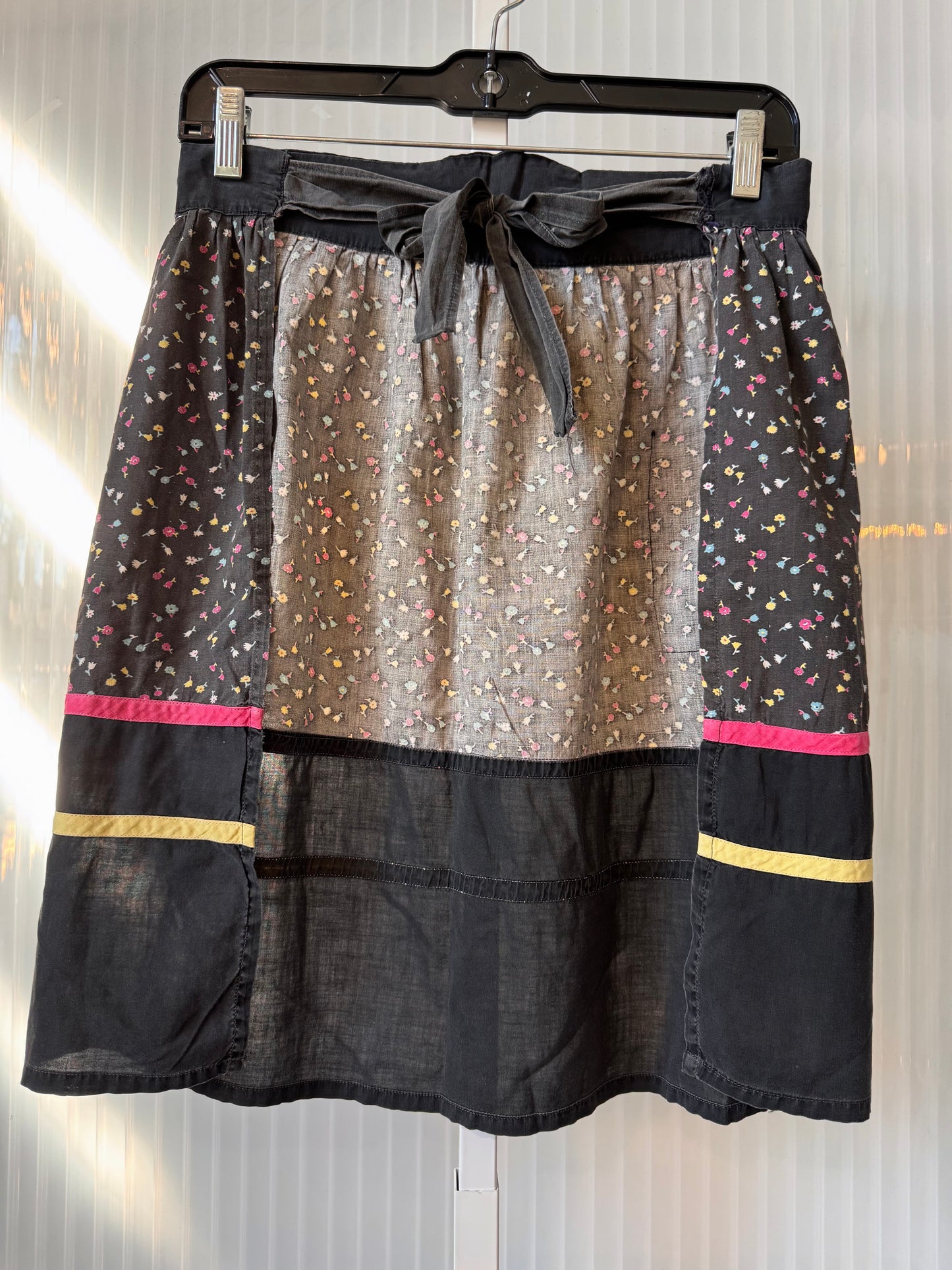 1950s Black Apron w/ Multicolored Floral Pattern