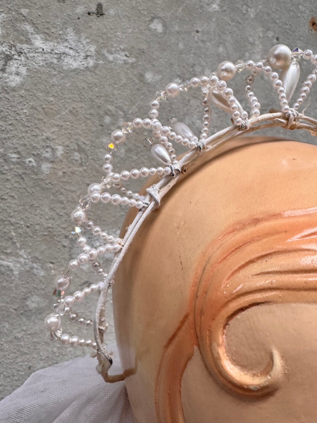 1960s Off-white Pearl Tiara Veil