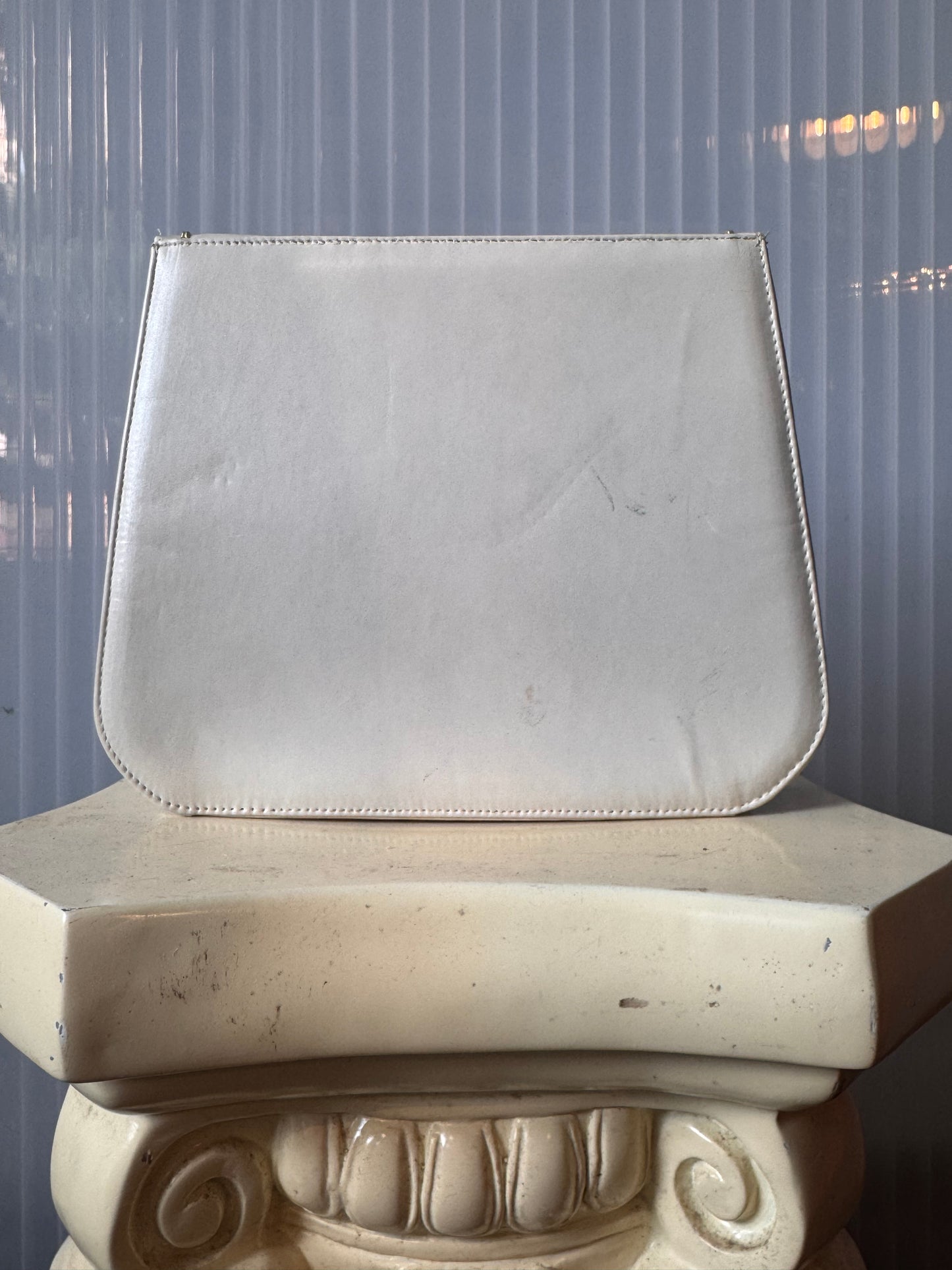 1980s White Leather Purse with Gold Chain Accent