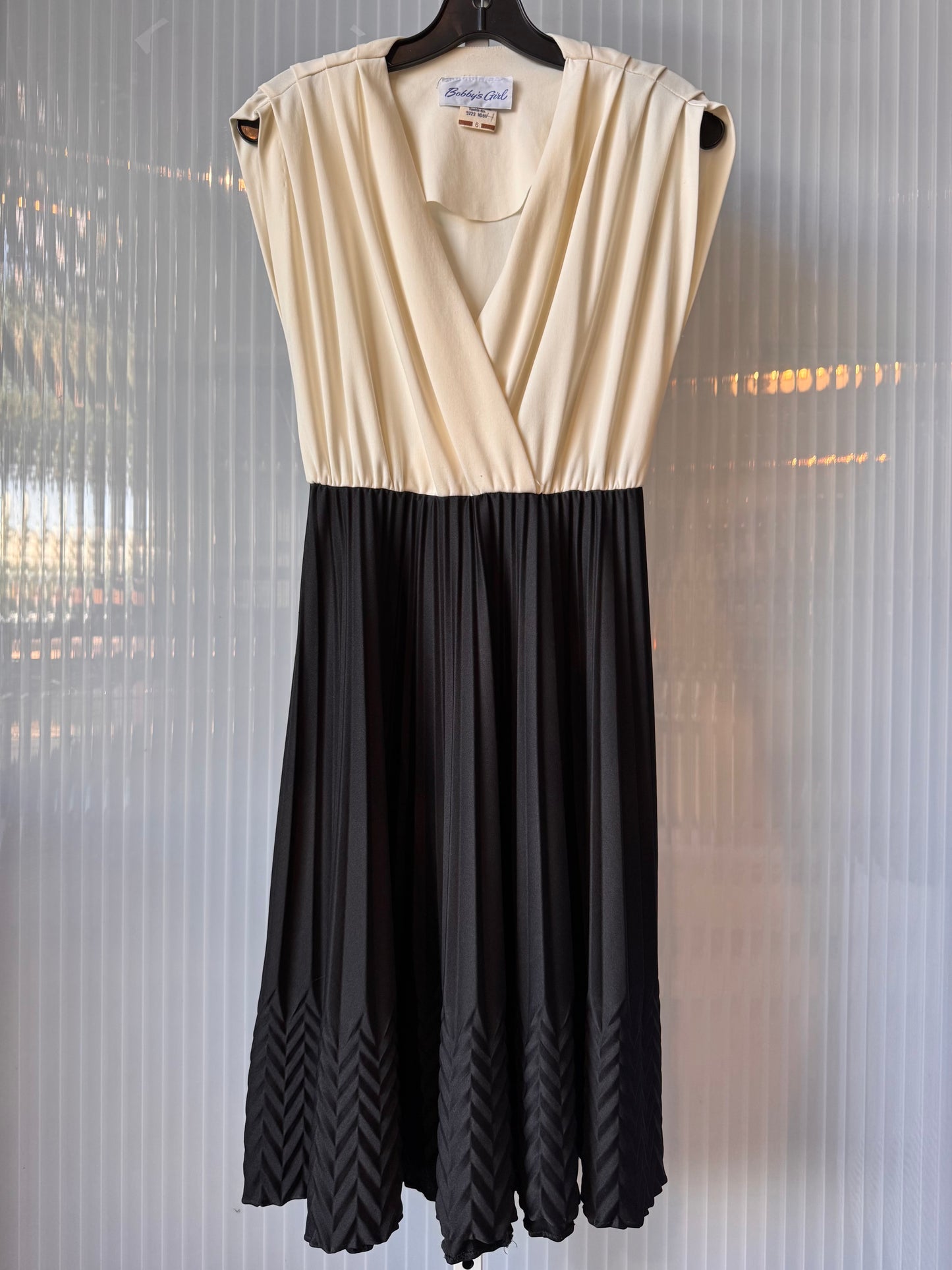 1970s Cream & Black Dress