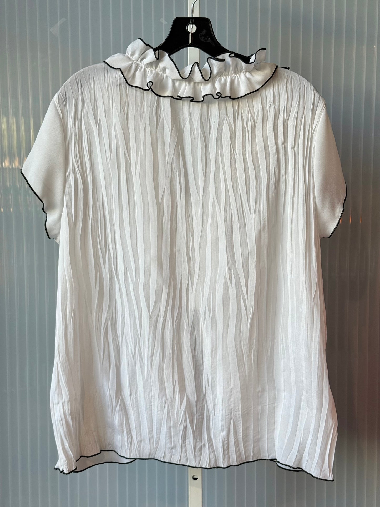 2000s White Ruffle Short Sleeve Blouse